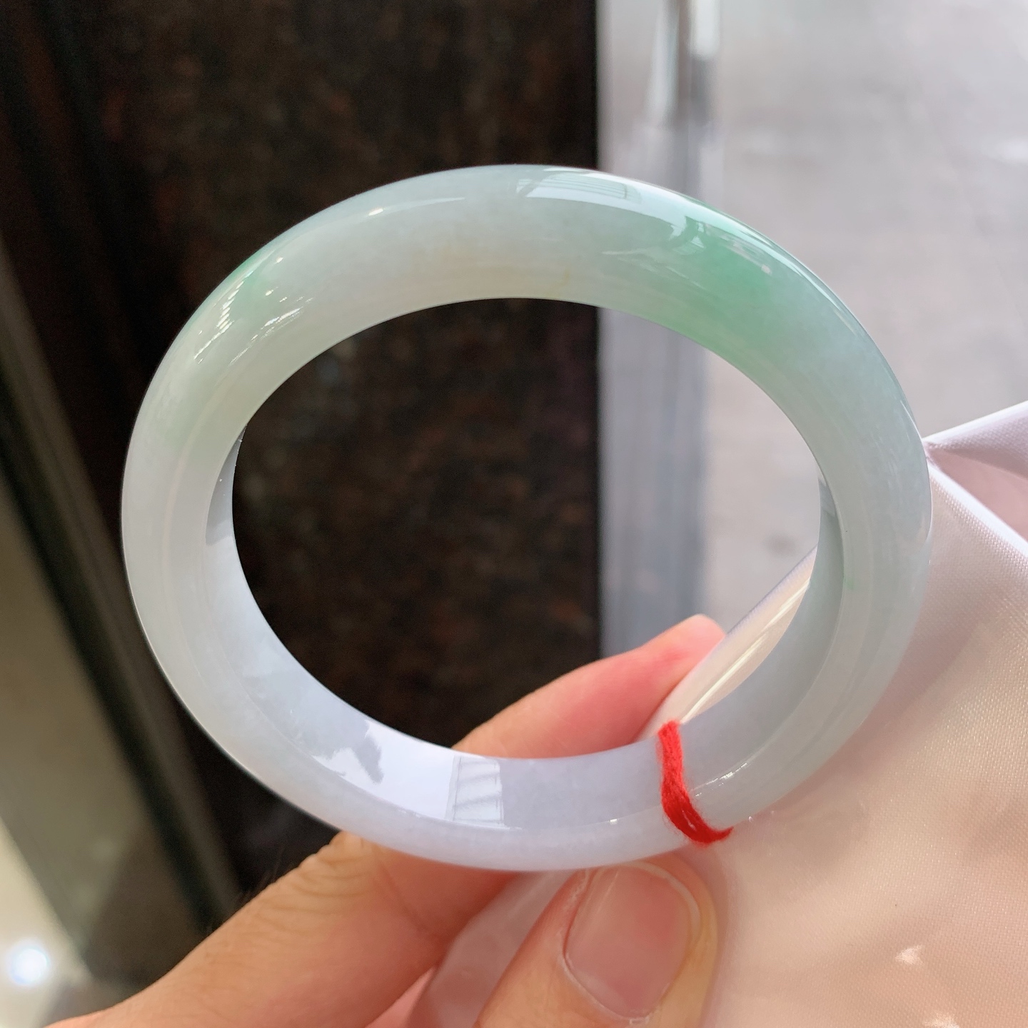 正圈飘绿 无裂 尺寸：57.5/12/9 细腻