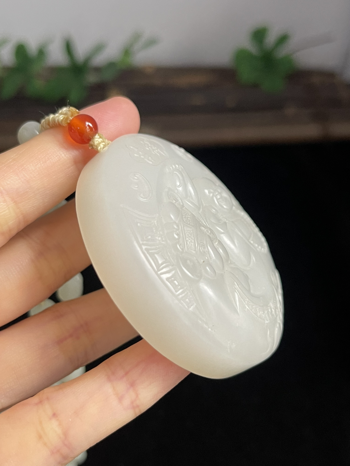 羊脂白玉，和田玉佛，厚装吊坠，项链也是和田玉