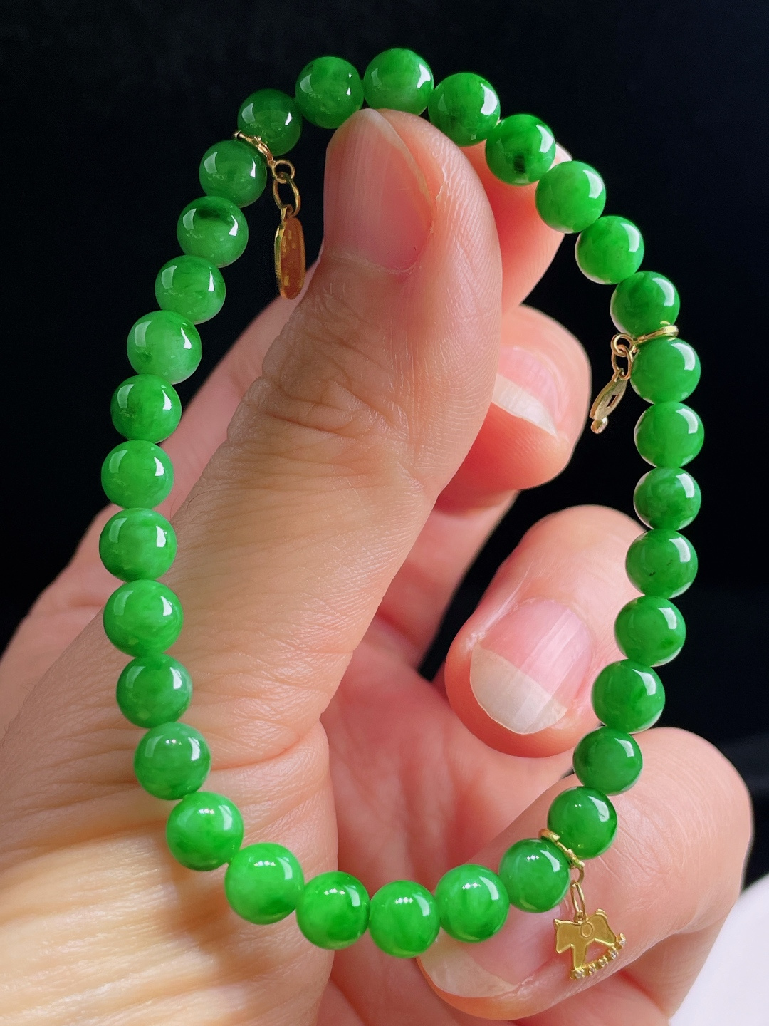 辣绿手串，老种起光，细底通透，尺寸：6.3mm0813