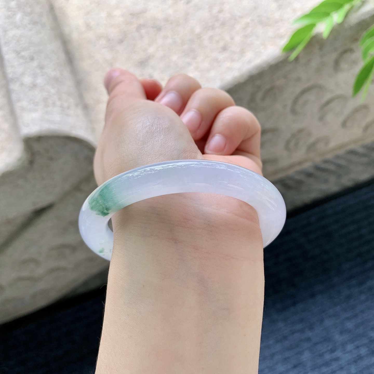 圆条52 53，圈口53.8/9.5/9.7，编码FL041271，冰紫飘绿，清透，水润，种老，细腻，表皮纹线，有纹