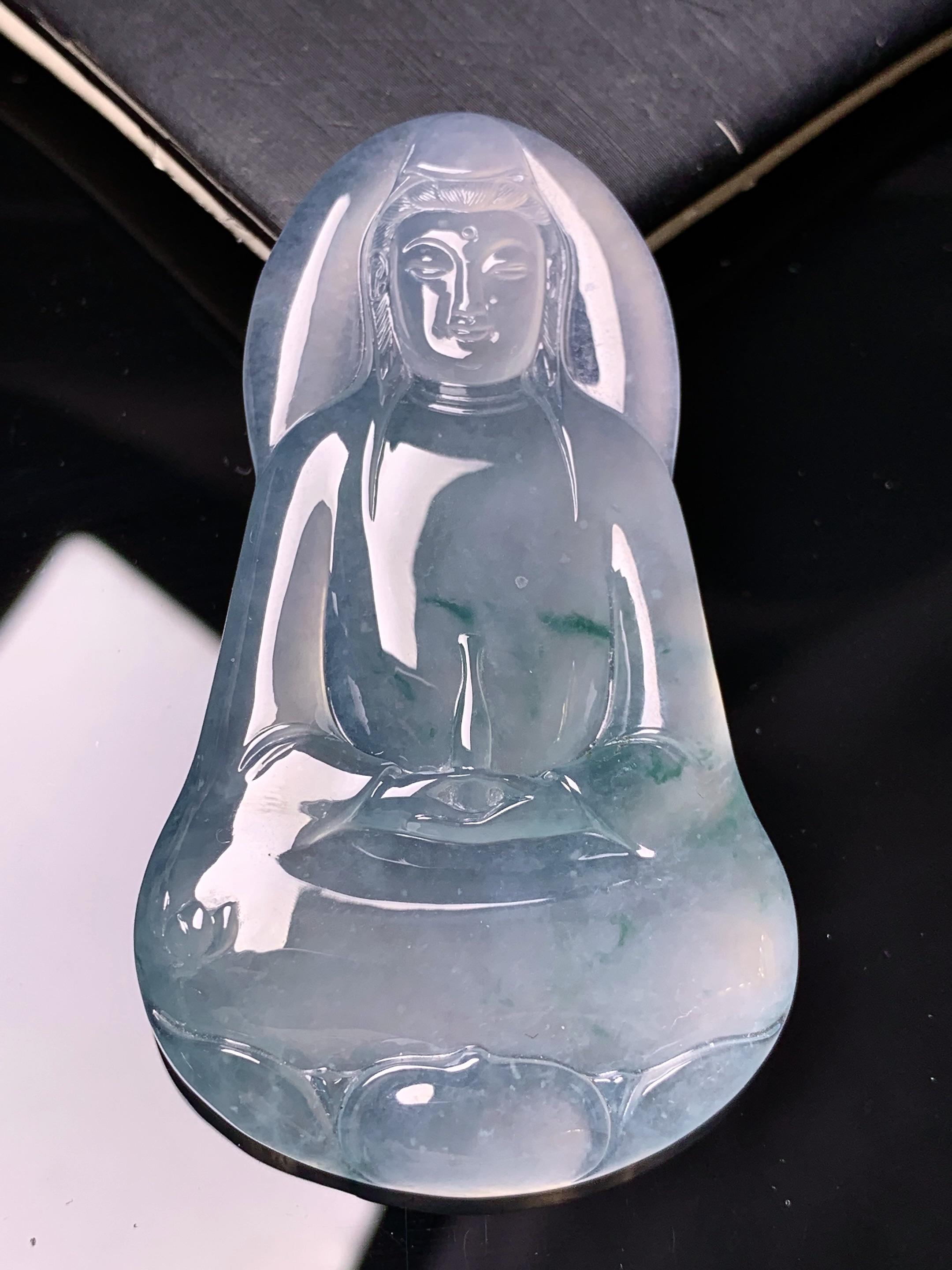 冰种飘花观音菩萨吊坠 玉质细腻 色泽艳丽清新 水润亮眼 整体尺寸60*35.5*6 j6