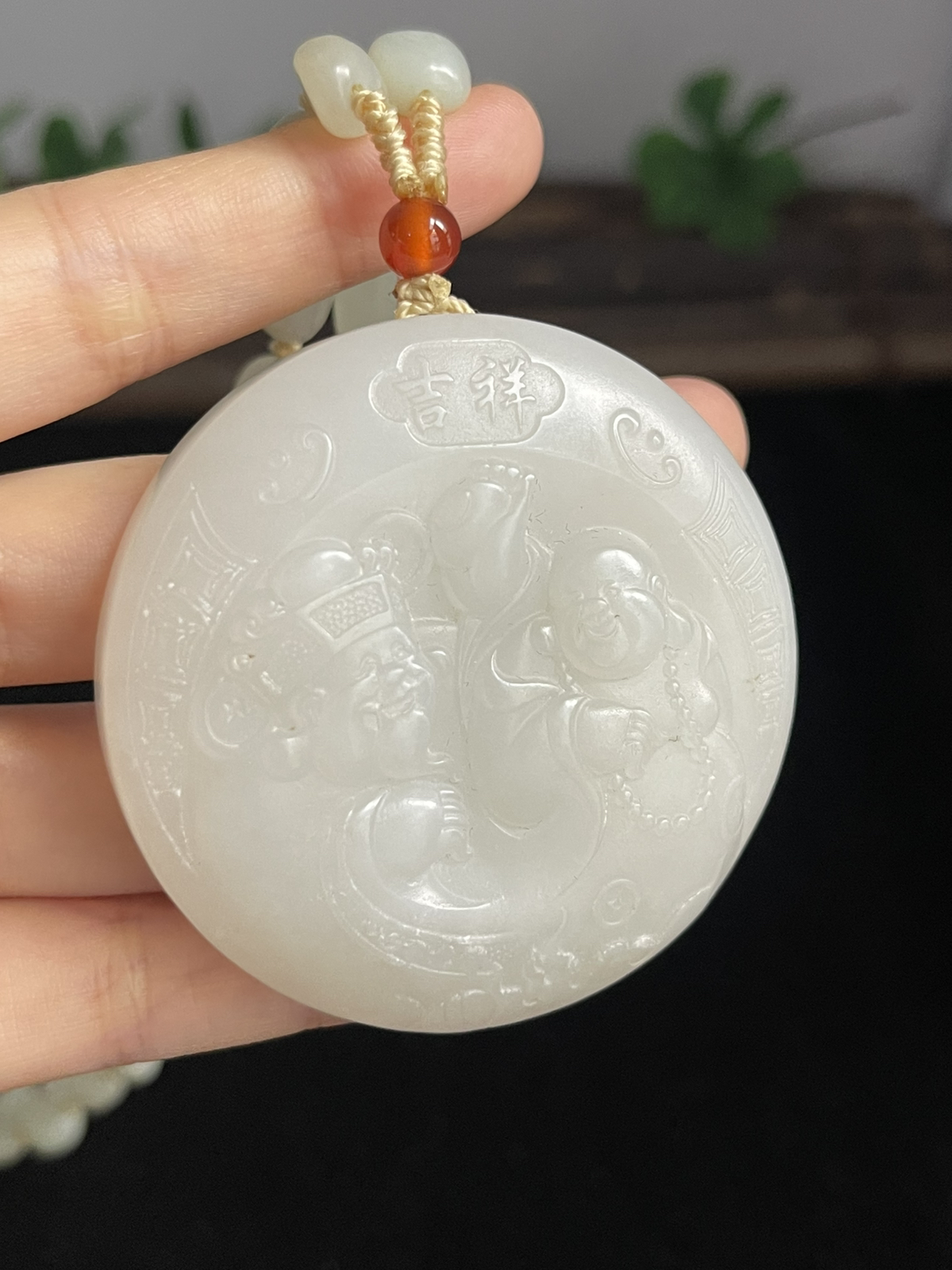 羊脂白玉，和田玉佛，厚装吊坠，项链也是和田玉