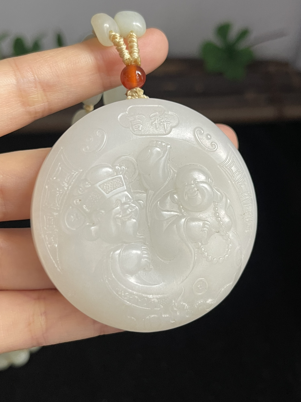 羊脂白玉，和田玉佛，厚装吊坠，项链也是和田玉