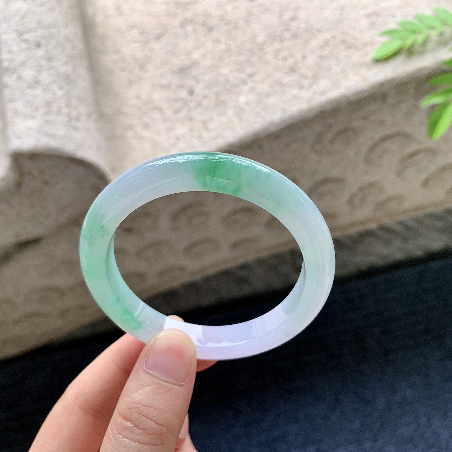 正圈51 52，圈口52.5/9.3/8，编码BA081458，描述细糯春彩，水润，种老，细腻，无裂。