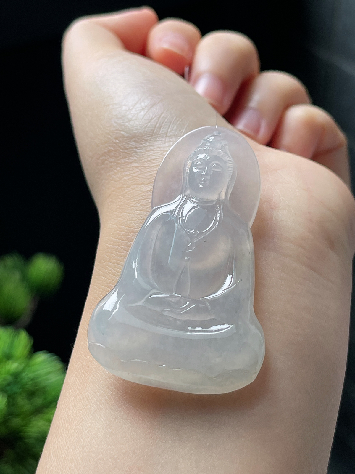翡翠冰糯种白色观音吊坠