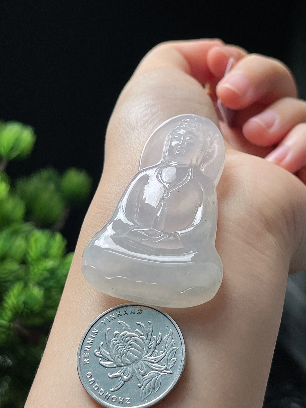 翡翠冰糯种白色观音吊坠