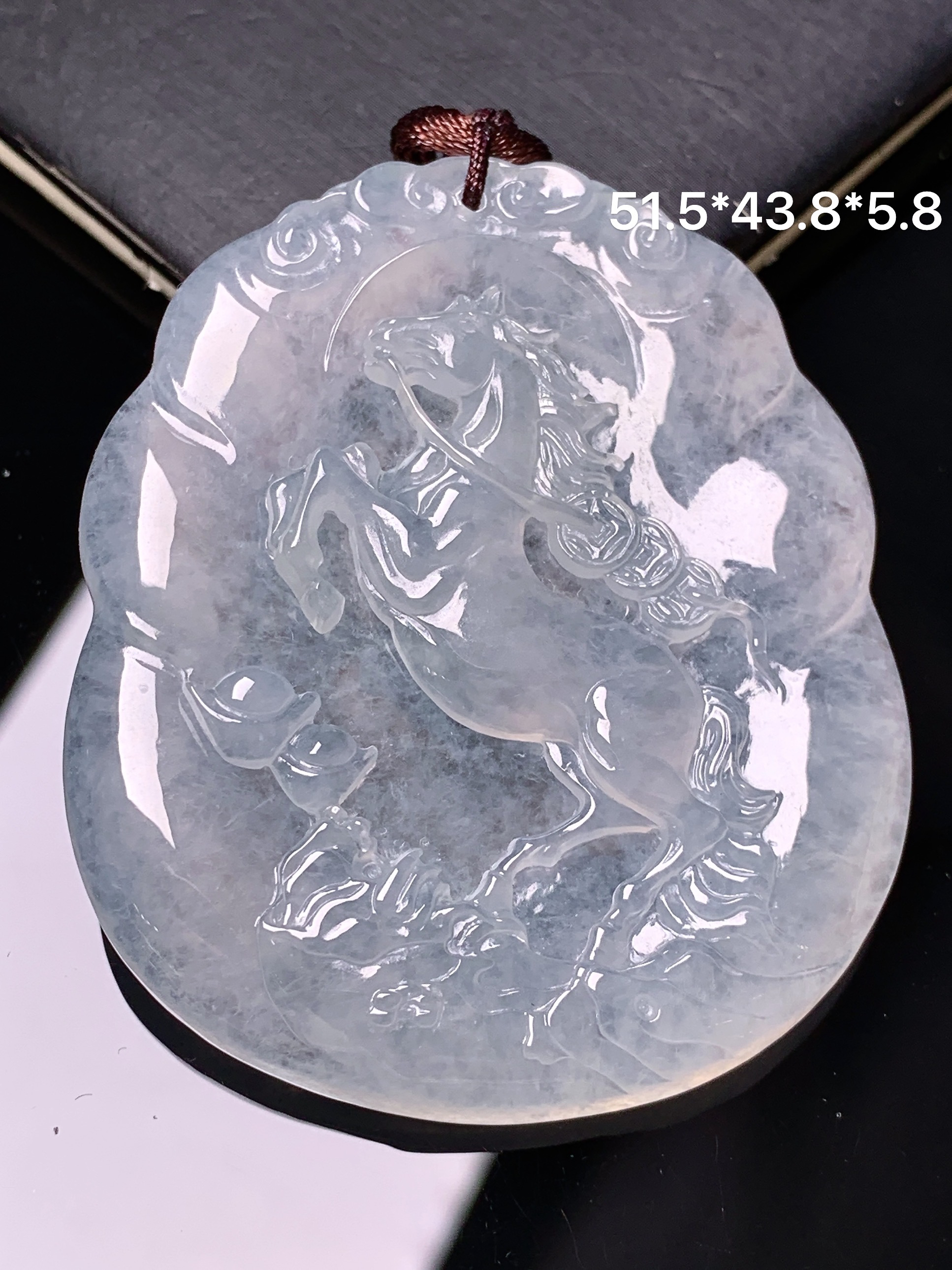 冰种生肖马吊坠 玉质细腻 色泽艳丽清新 水润亮眼 整体尺寸51.5*43.8*5.8 b2