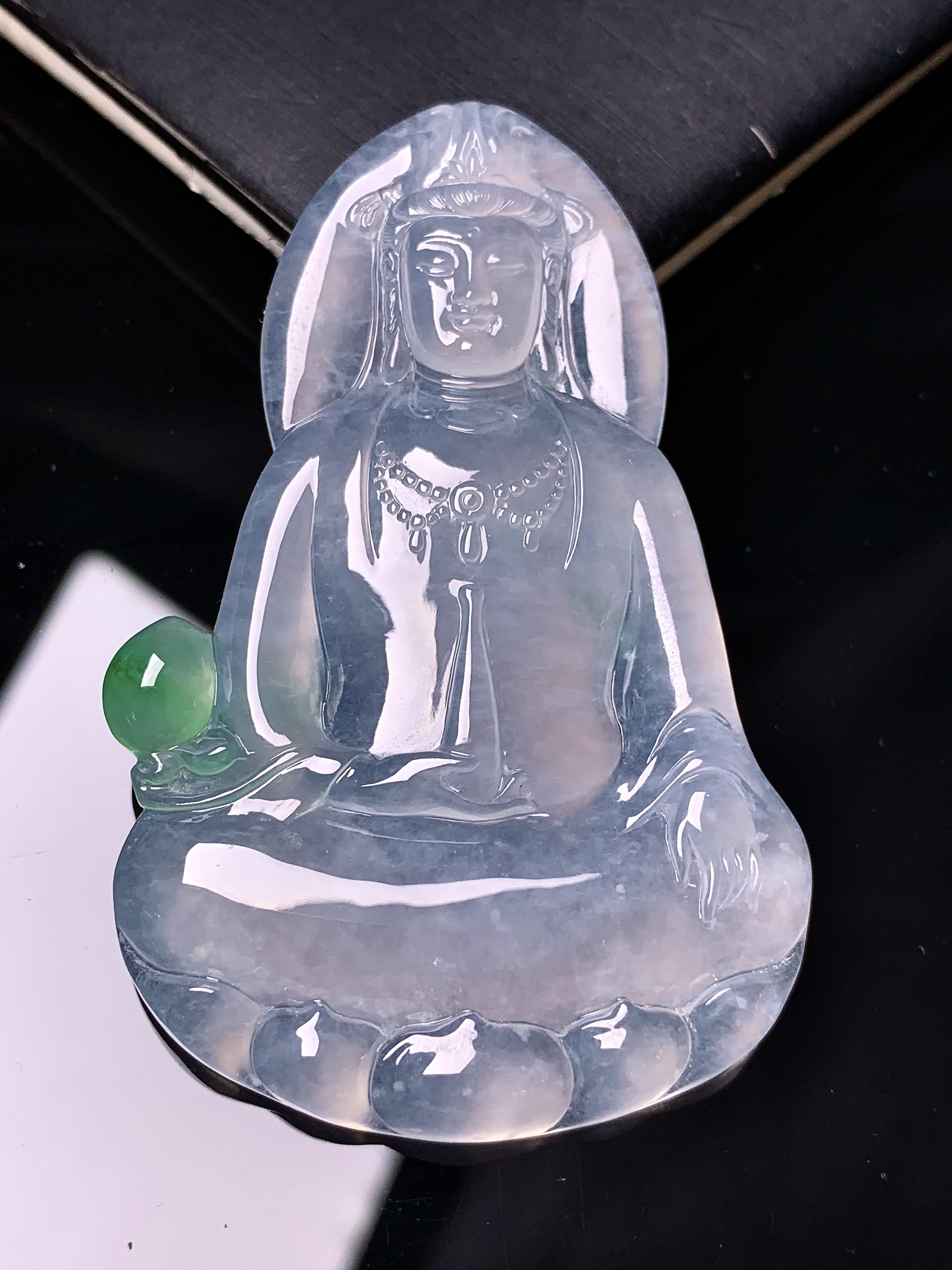 冰种观音菩萨吊坠 玉质细腻 色泽艳丽清新 水润亮眼 整体尺寸58.5*37.8*6 a7