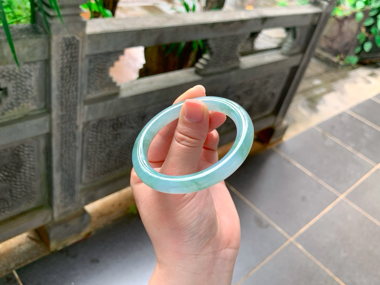 ｜53圈口
冰湖水绿飘花圆条
冰润通透，绿丝飘逸，清透治愈
秀气显瘦，氛围感拉满