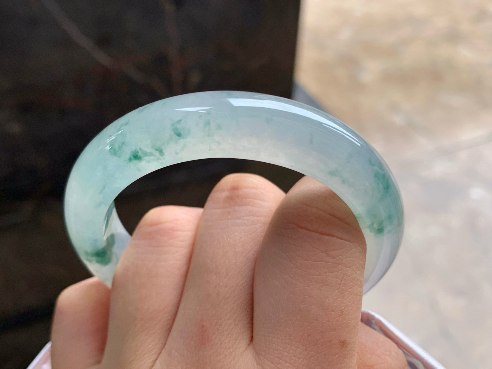 53.4-12.4-8.8
蓝花手镯^_^水润