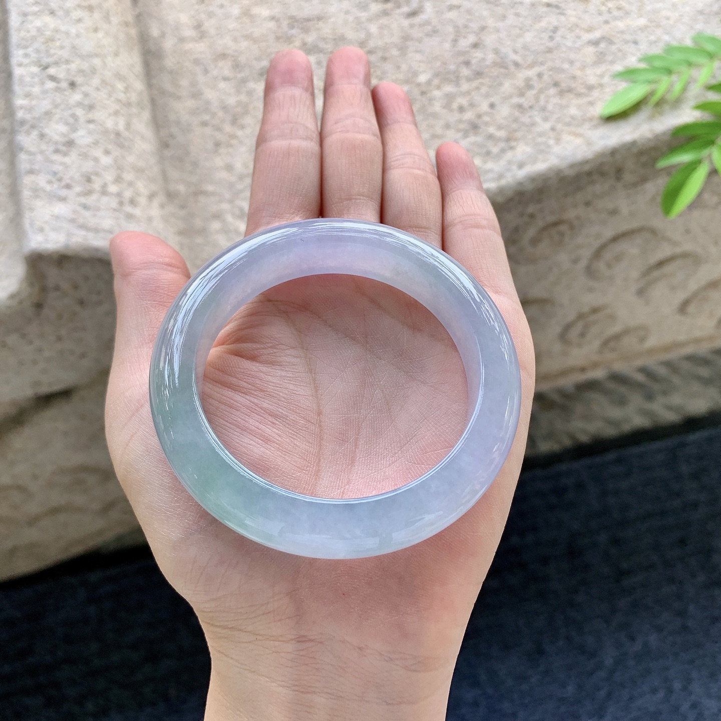 正圈52 53，圈口53.8/12.3/9.4，编码FH081420，冰糯春彩，水润，种老，细腻，无裂。