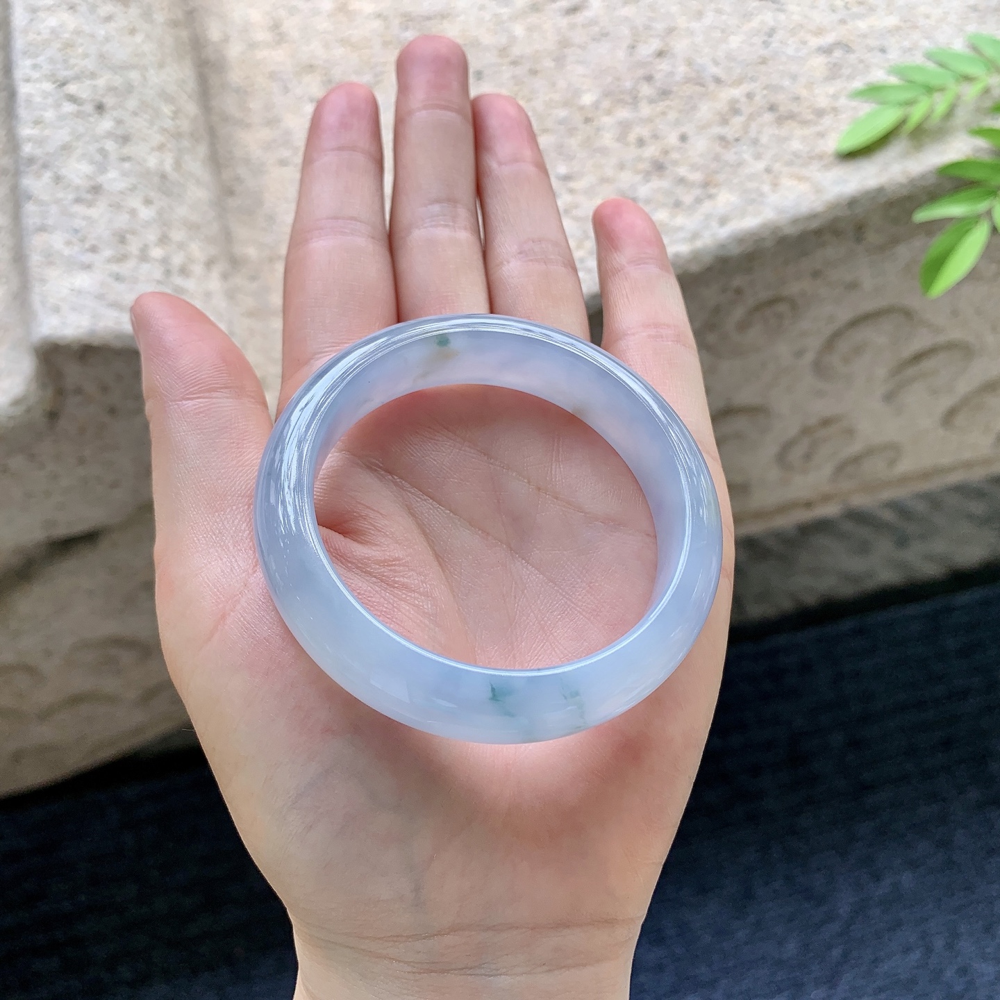 正圈49 50，圈口50.5/12.5/7.7，编码YF081421，描述紫罗兰飘花，水润，种老，细