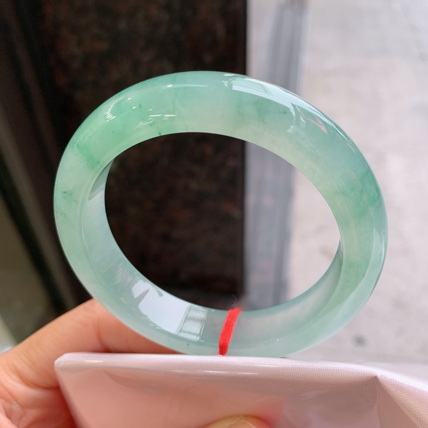 正圈冰种飘花，无裂，尺寸：55.5/13/9.2，细腻