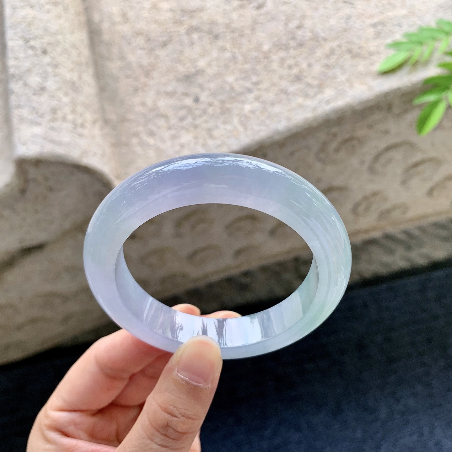 正圈52 53，圈口53.8/12.3/9.4，编码FH081420，冰糯春彩，水润，种老，细腻，无裂。