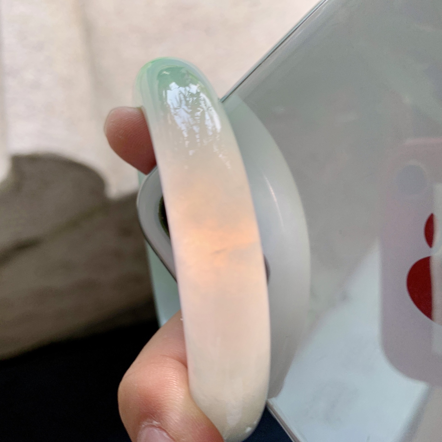 正圈55 56，圈口56.4/12/8.8，编码YF081424，描述：糯冰飘绿，水润，种老，细腻，打灯有棉线