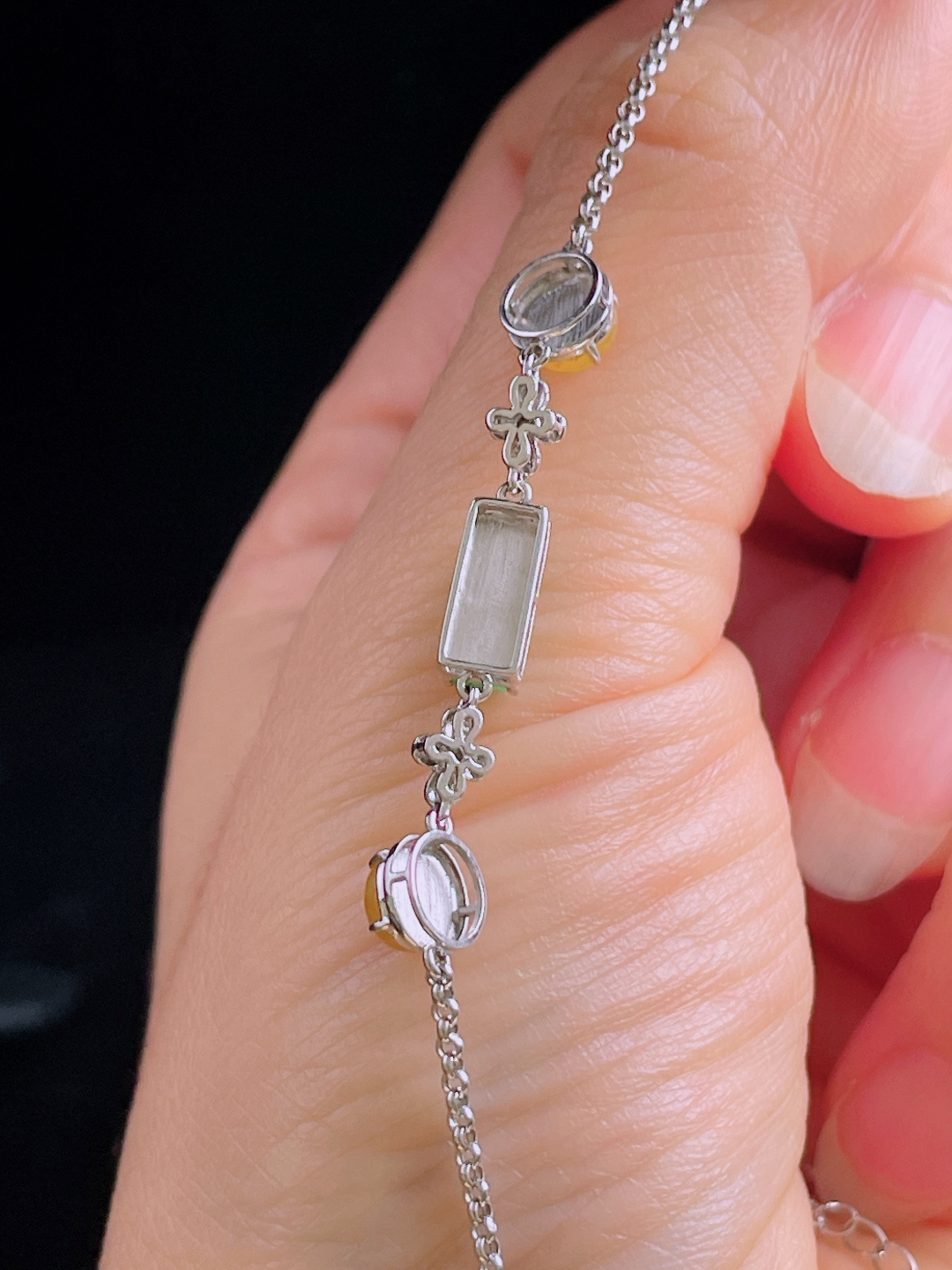 冰绿手链，老种起光，细底通透，尺寸：9/3.8/3mm0813