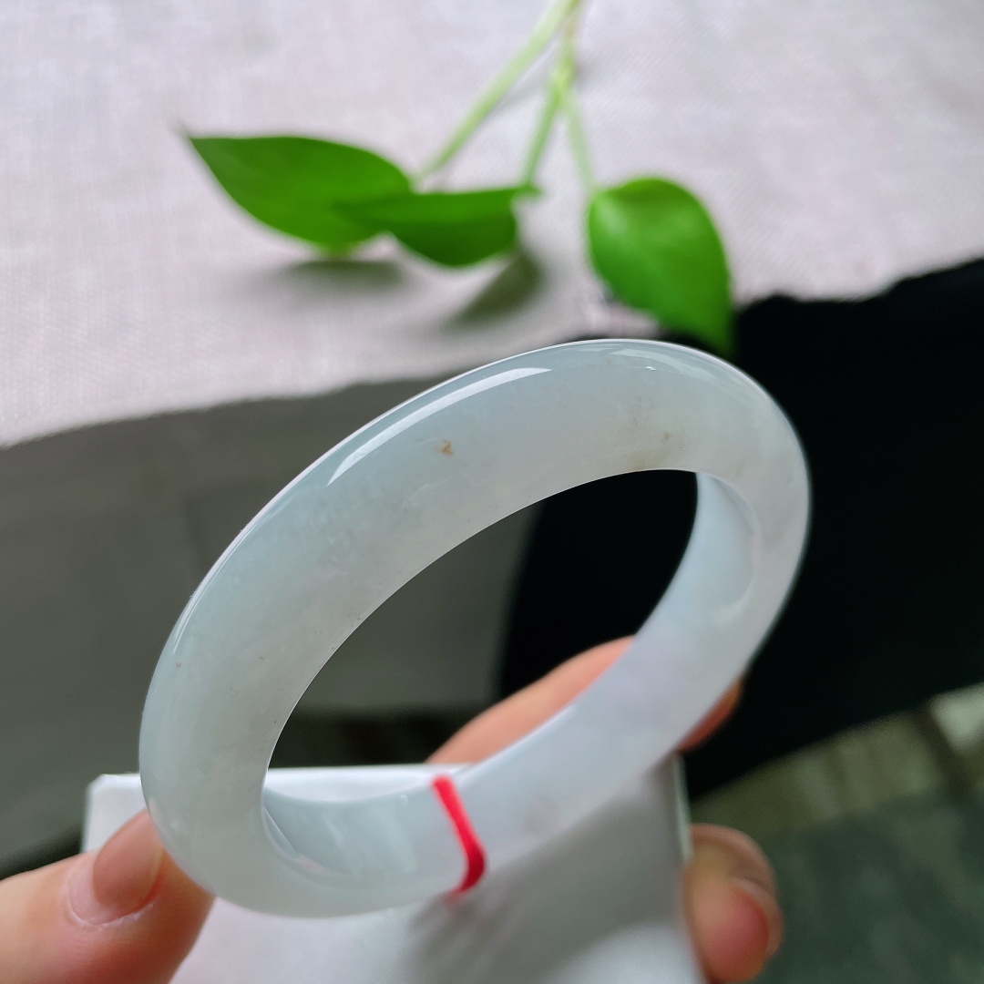 55.5/12/8.3淡绿正圈，冰润细腻，清馨怡人，婉间温柔，贵气，洒金，无裂