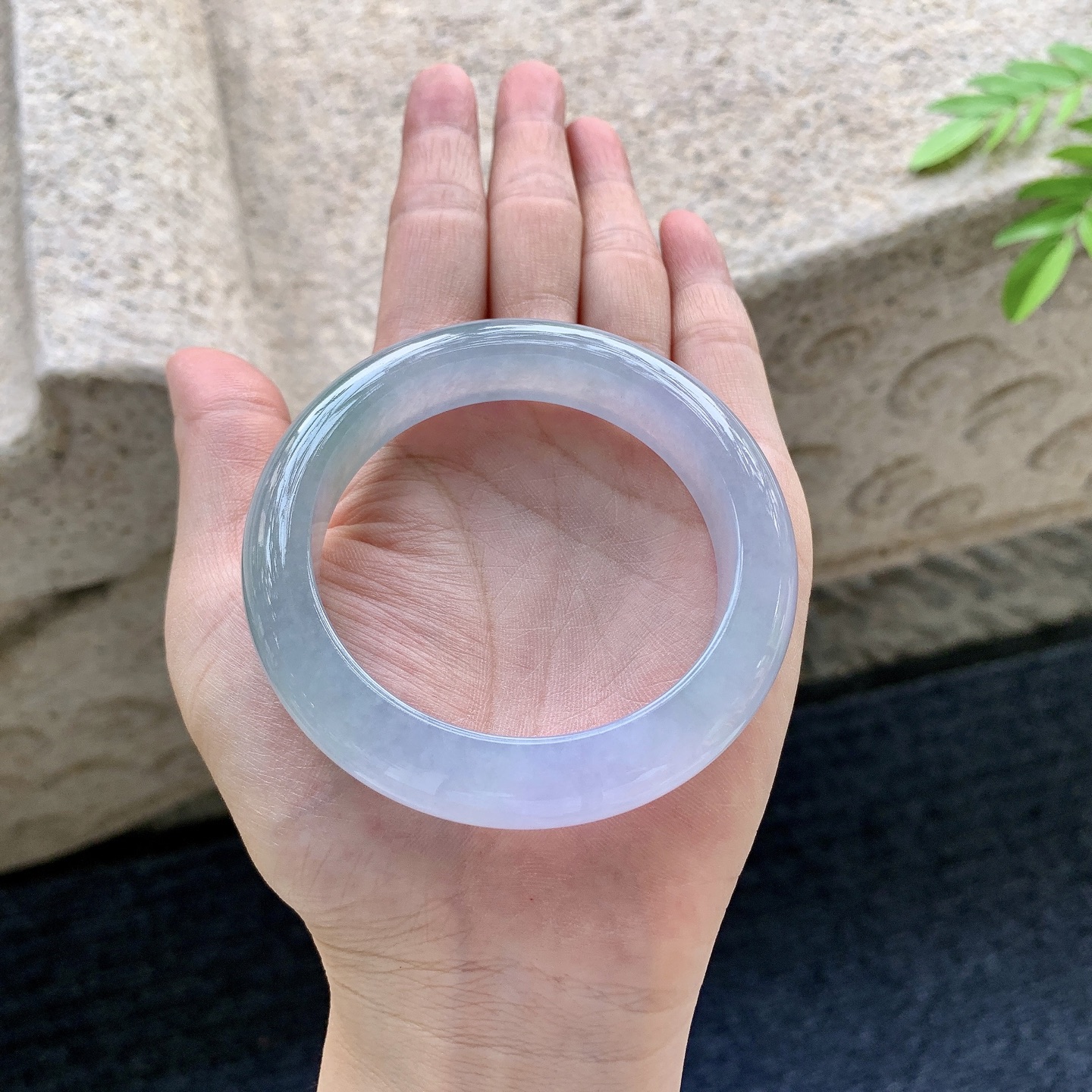 正圈52 53，圈口53.8/12.3/9.4，编码FH081420，冰糯春彩，水润，种老，细腻，无裂。