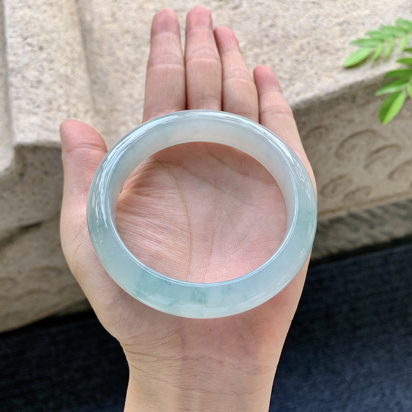 正圈57 57，圈口57.5/12.3/8.8，编码AD081410，冰糯飘花，水润，种老，细腻，无