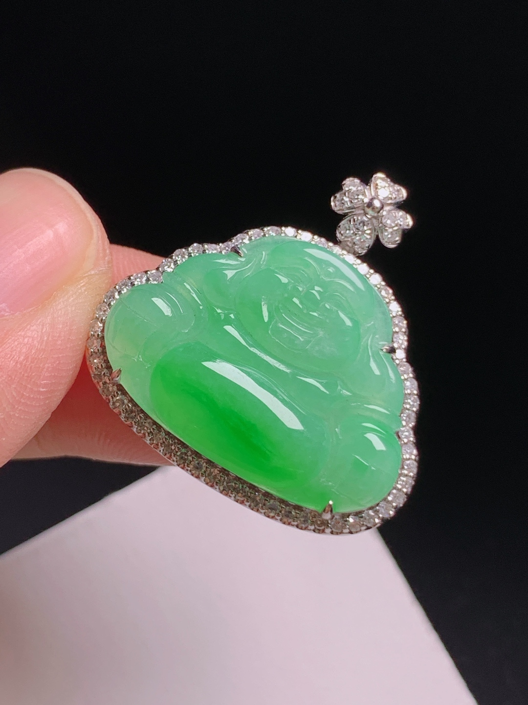 ️ 满绿佛公吊坠，色泽明艳，体态端庄，纳福迎祥 裸石16.9-22.1-2.9 整体26-25.8-8.1 29
