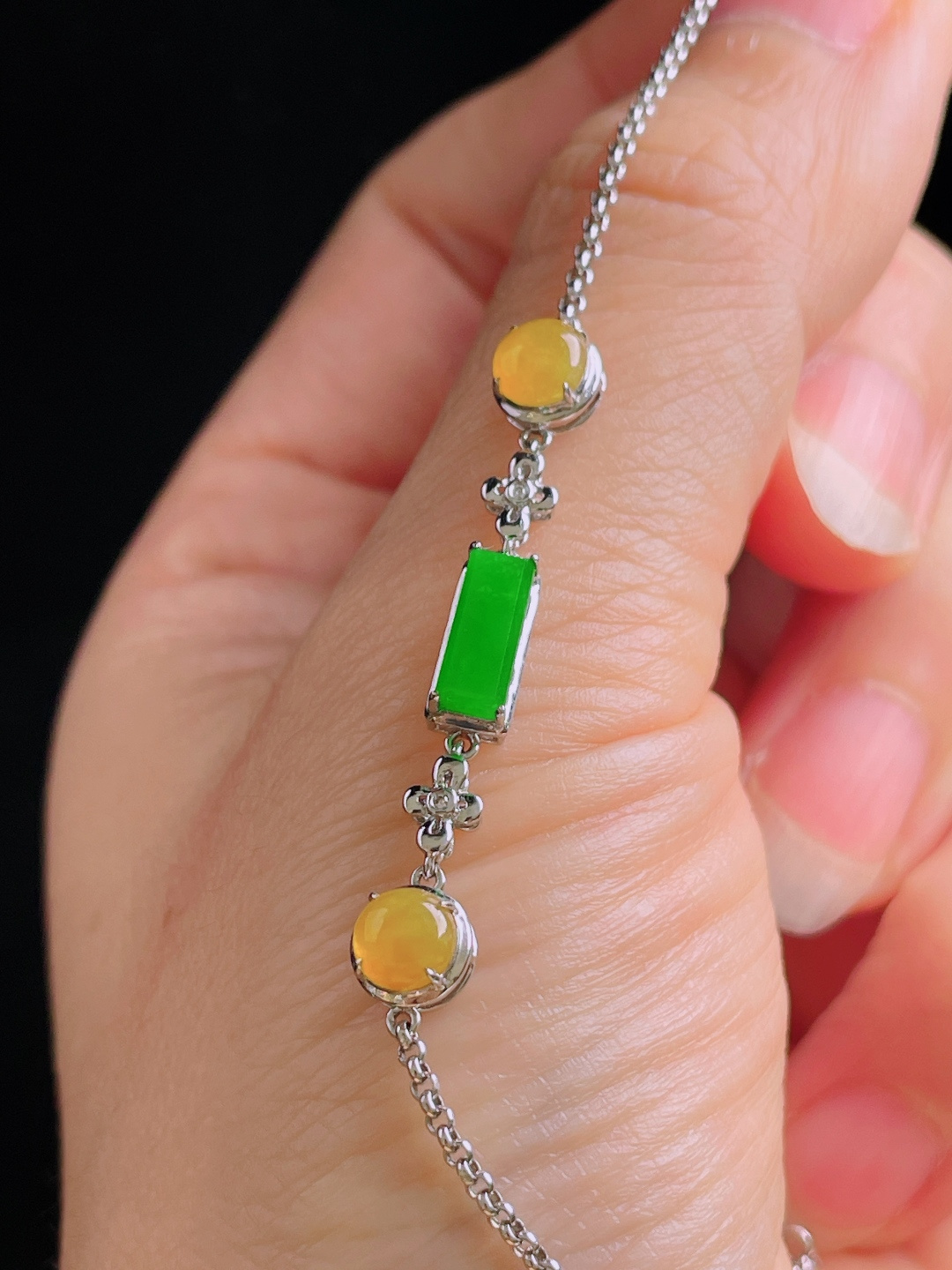 冰绿手链，老种起光，细底通透，尺寸：9/3.8/3mm0813