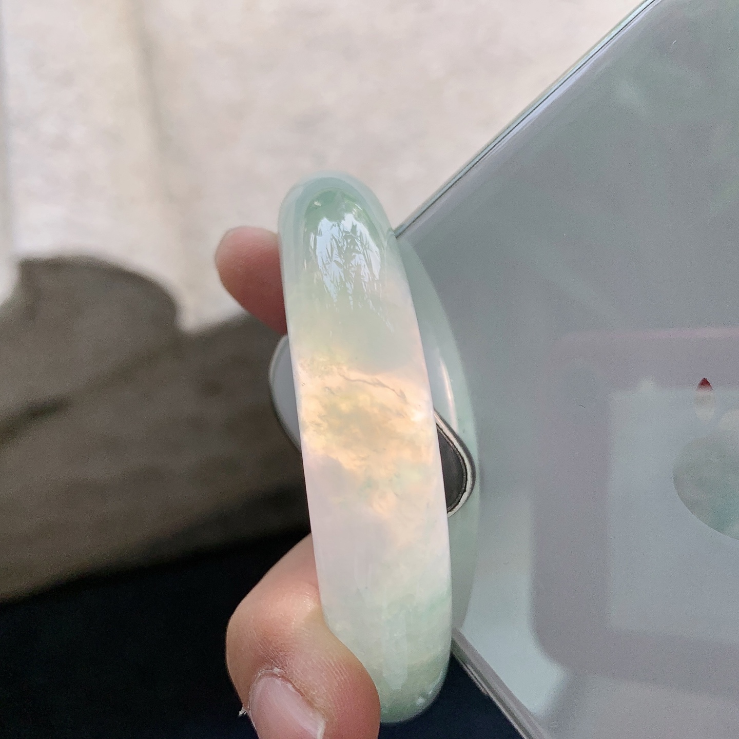 正圈54 55，圈口55/13.6/8.5，编码AD081407，冰糯淡绿，水润，种老，细腻，打灯有棉线