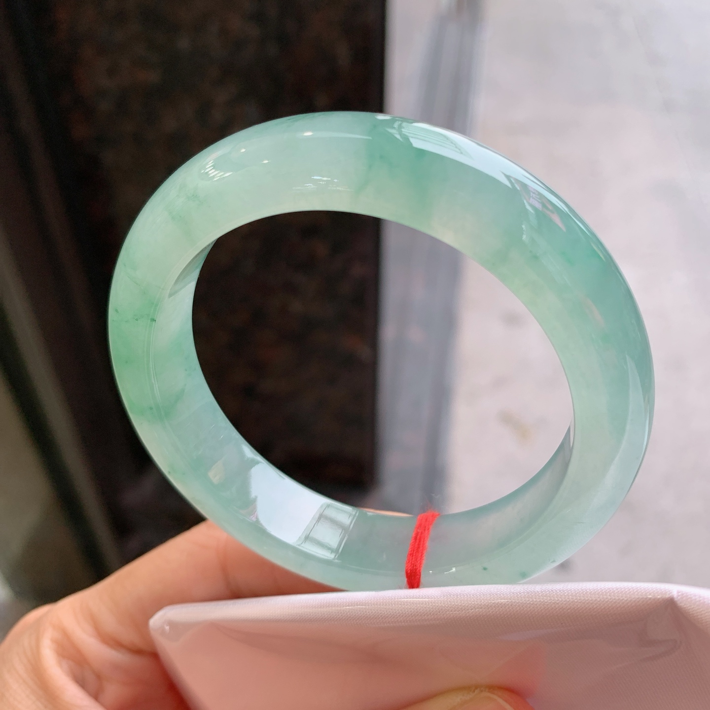 正圈冰种飘花，无裂，尺寸：55.5/13/9.2，细腻