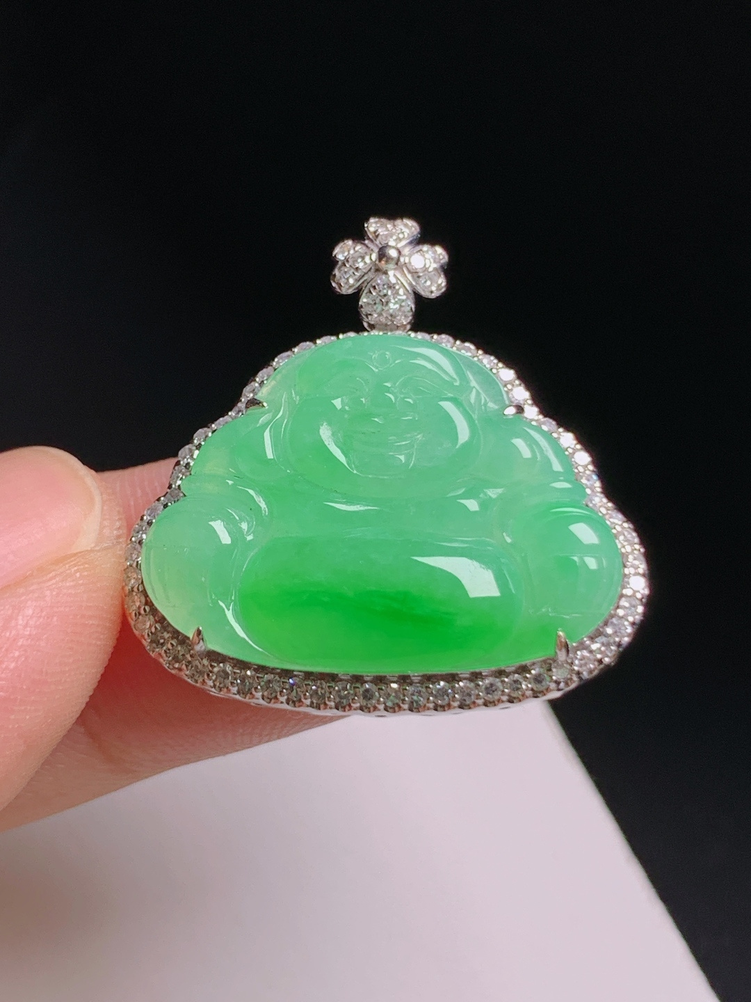 ️ 满绿佛公吊坠，色泽明艳，体态端庄，纳福迎祥 裸石16.9-22.1-2.9 整体26-25.8-8.1 29