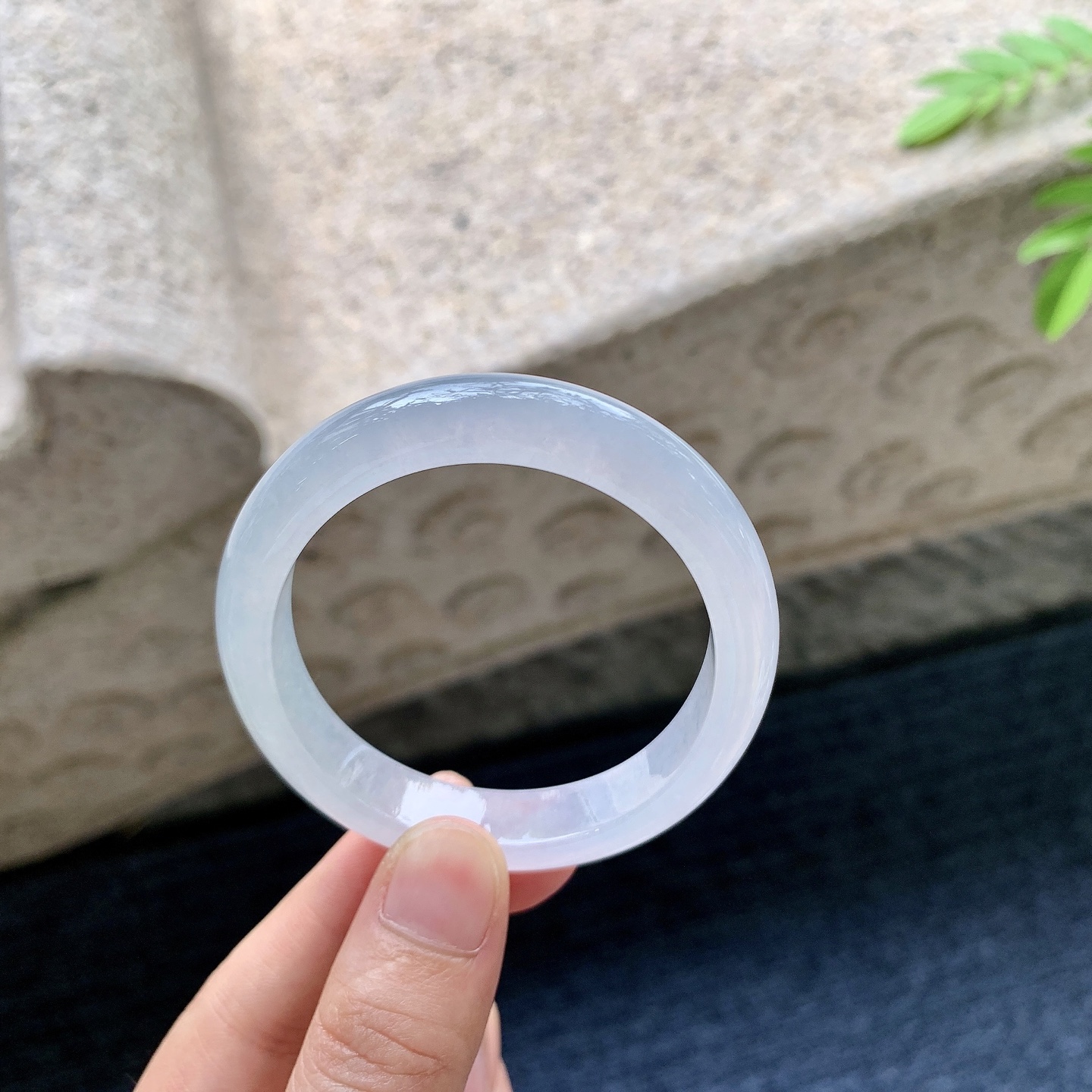 贵妃49 50，圈口52/47.8/10.4/7.4，编码BA081453，糯冰粉紫，水润，种老，细腻，无裂。