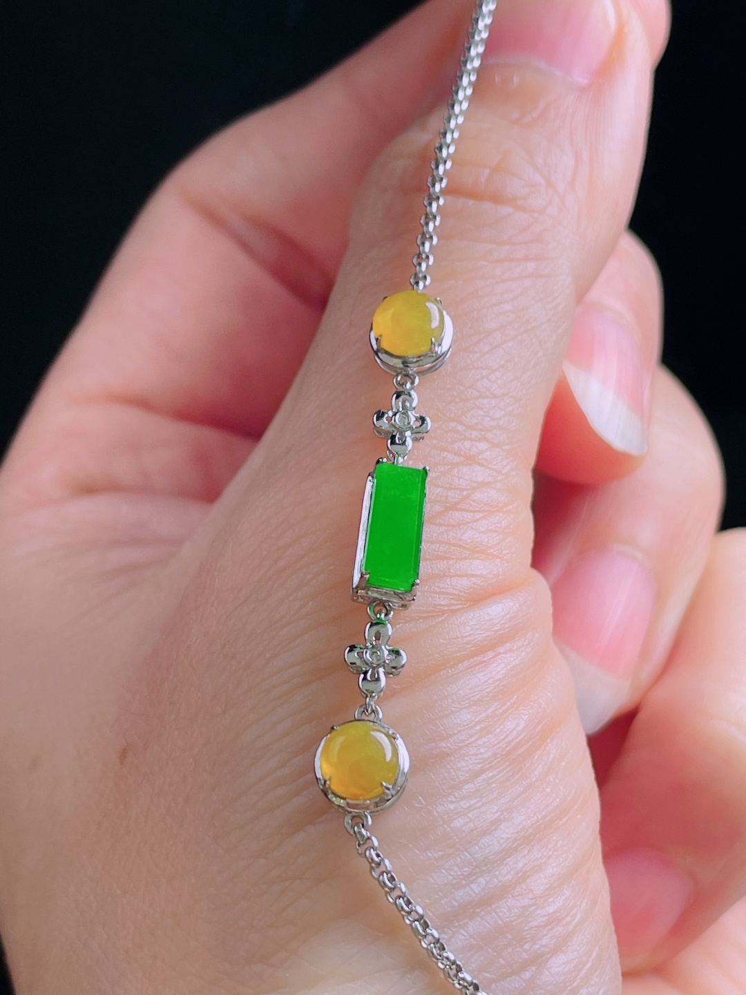 冰绿手链，老种起光，细底通透，尺寸：9/3.8/3mm0813
