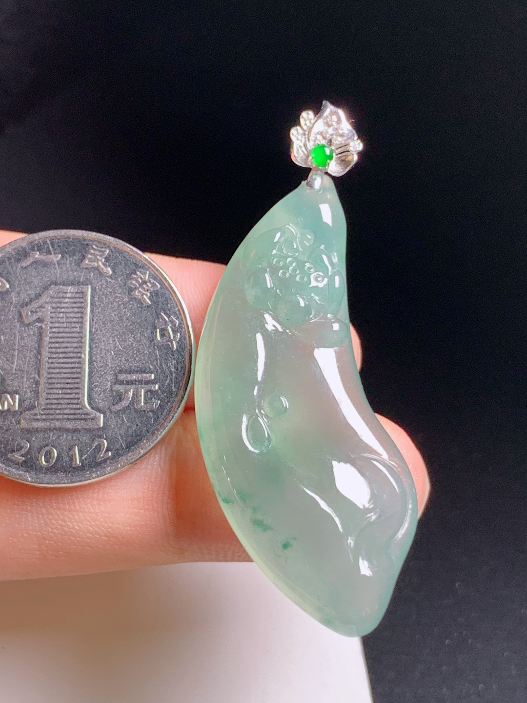 ️ 冰种晴水莲花悟道吊坠，飘翠灵动，弧面柔和，清雅脱俗，裸石42.8-17.3-650.9，080812