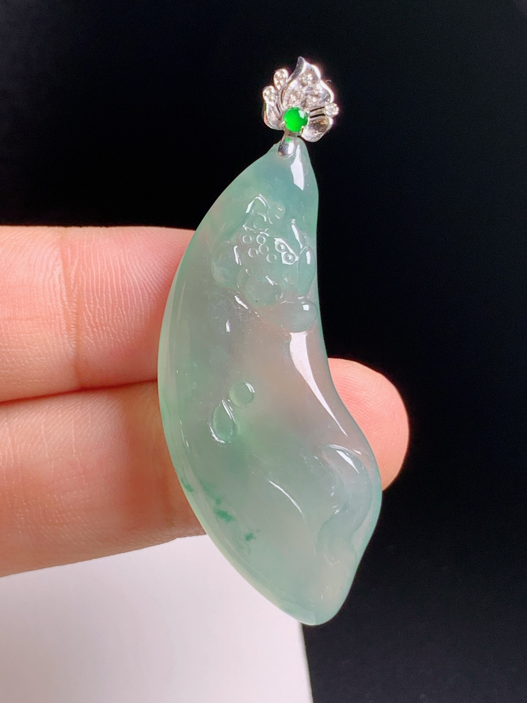 ️ 冰种晴水莲花悟道吊坠，飘翠灵动，弧面柔和，清雅脱俗，裸石42.8-17.3-650.9，080