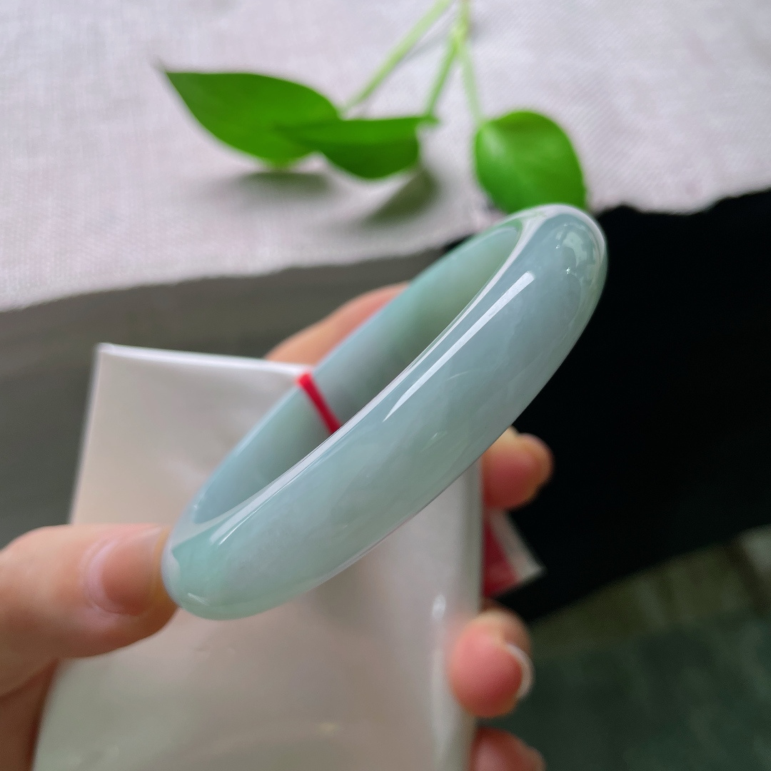 58.8/11.9/8.5蓝紫正圈，水润细腻，江南烟雨，行舟绿水，意境感，棉线，57363a