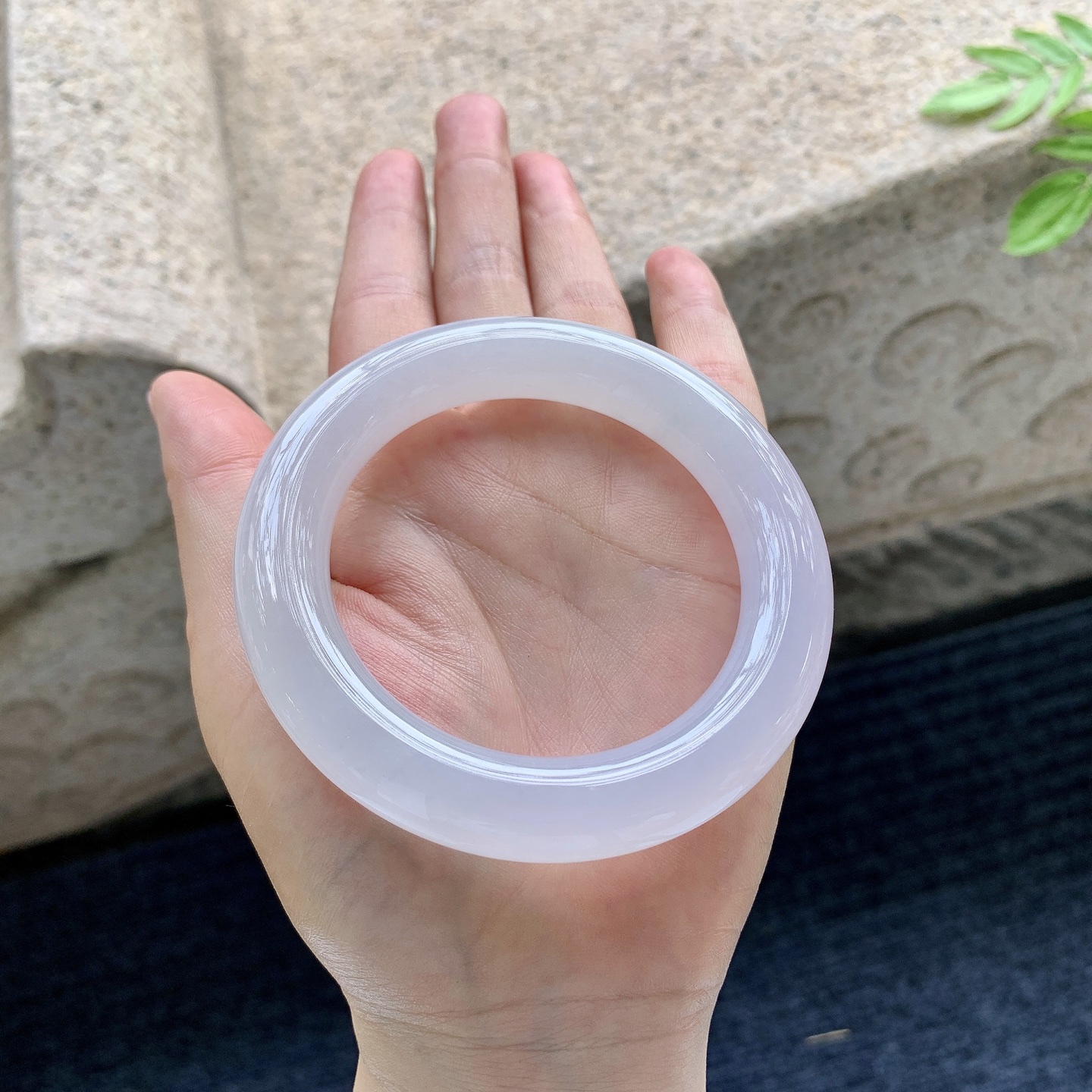圆条55 56，圈口56.3/11.7/12.1，编码GJ081538，描述冰糯粉紫，水润，种老，细腻，无裂。