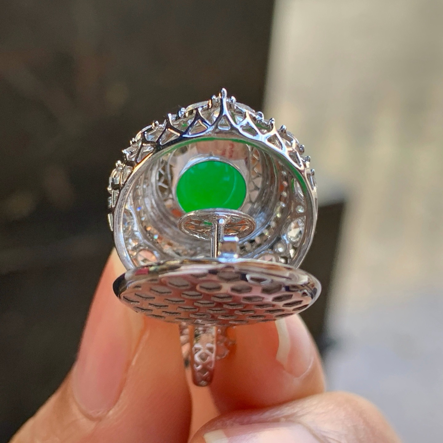 金钻镶嵌浓绿色吊坠^_^鲜艳 尺寸14