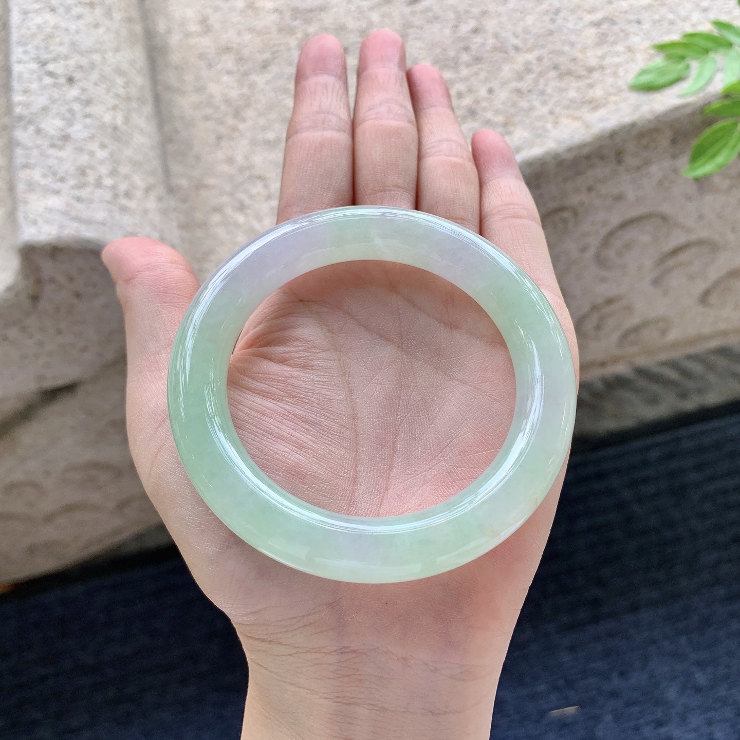 圆条54 55，圈口55.3/10.5/10.9，编码WW081551，描述细糯果绿，水润，种老，细