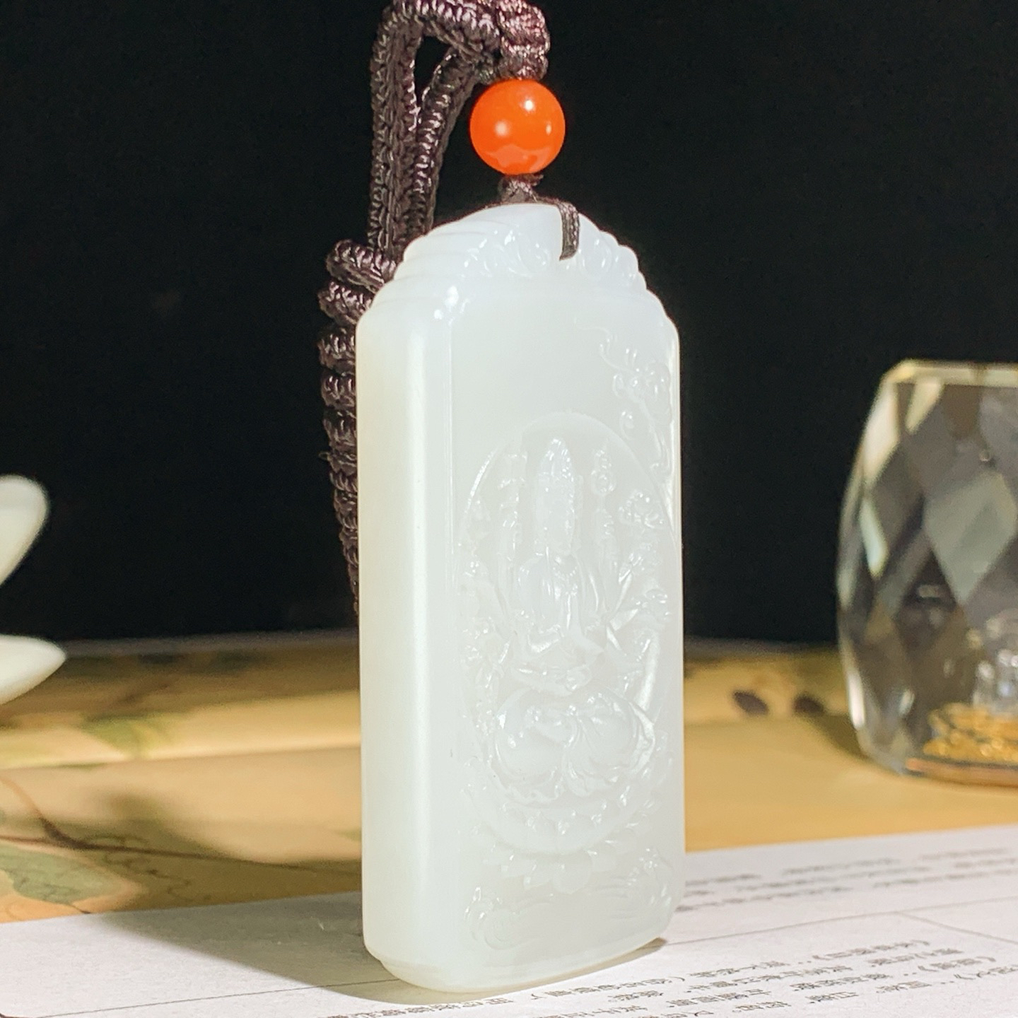 和田玉白玉千手观音挂件！尺寸58/31/9重42.5克。玉质细腻油润。手推出油。佩戴高端典雅。lt260814