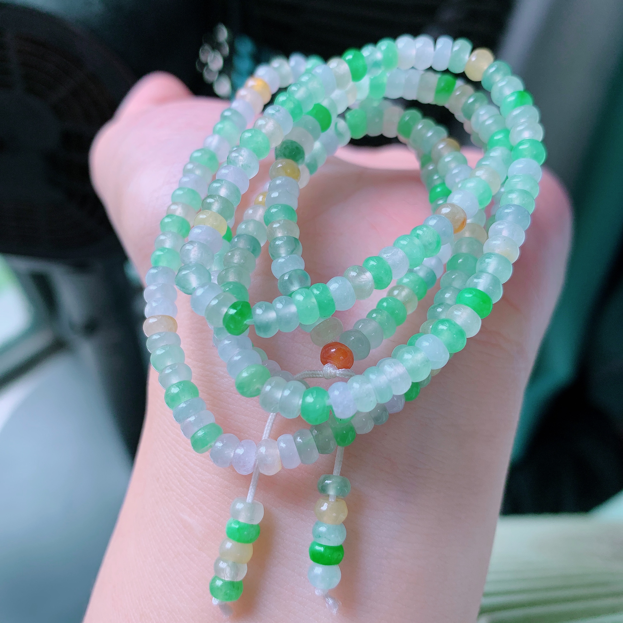 自然光实拍，冰种多宝翡翠圆珠项链，多彩翡翠珠链，颜色丰富，料子细腻，高档大气，自戴送礼佳品！#001