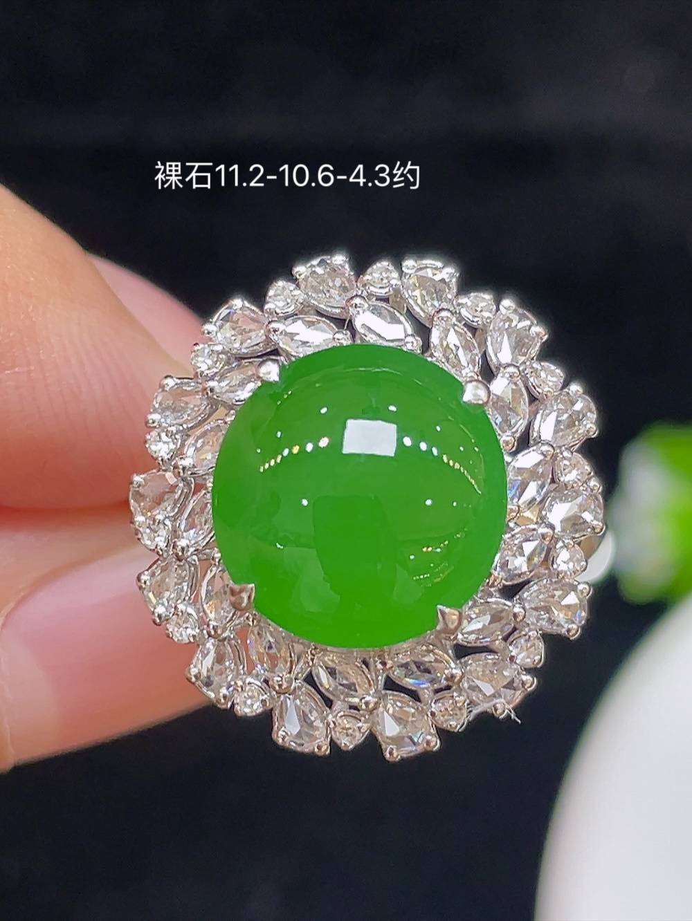 ️【高冰正阳绿，戒指】大件饱满，通透水润，玉质细腻，翠色鲜艳，18k金奢华钻石镶嵌️，11.2-