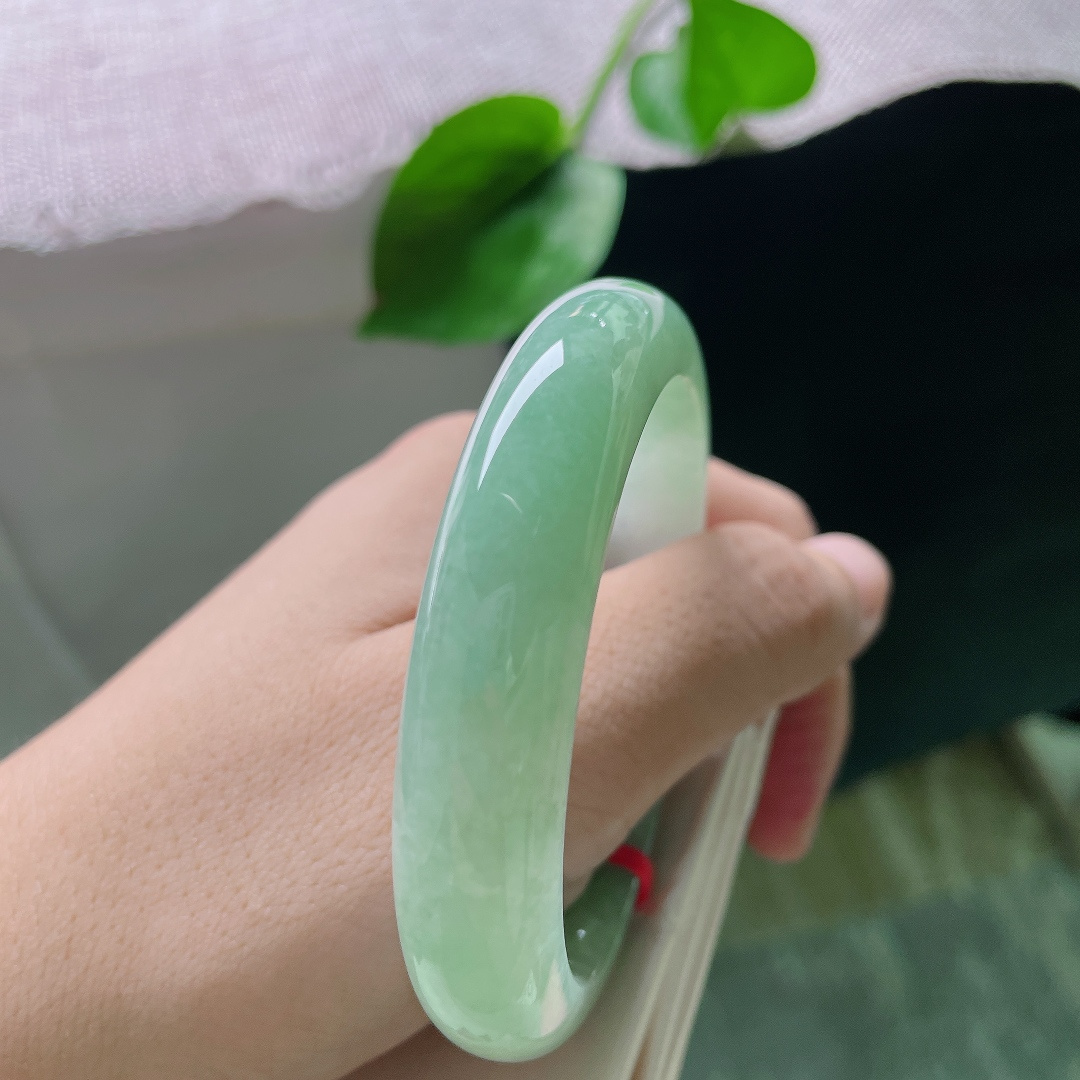 绿底正圈，水润细腻，甜美，温婉可人，贵气，无裂，ss56587a