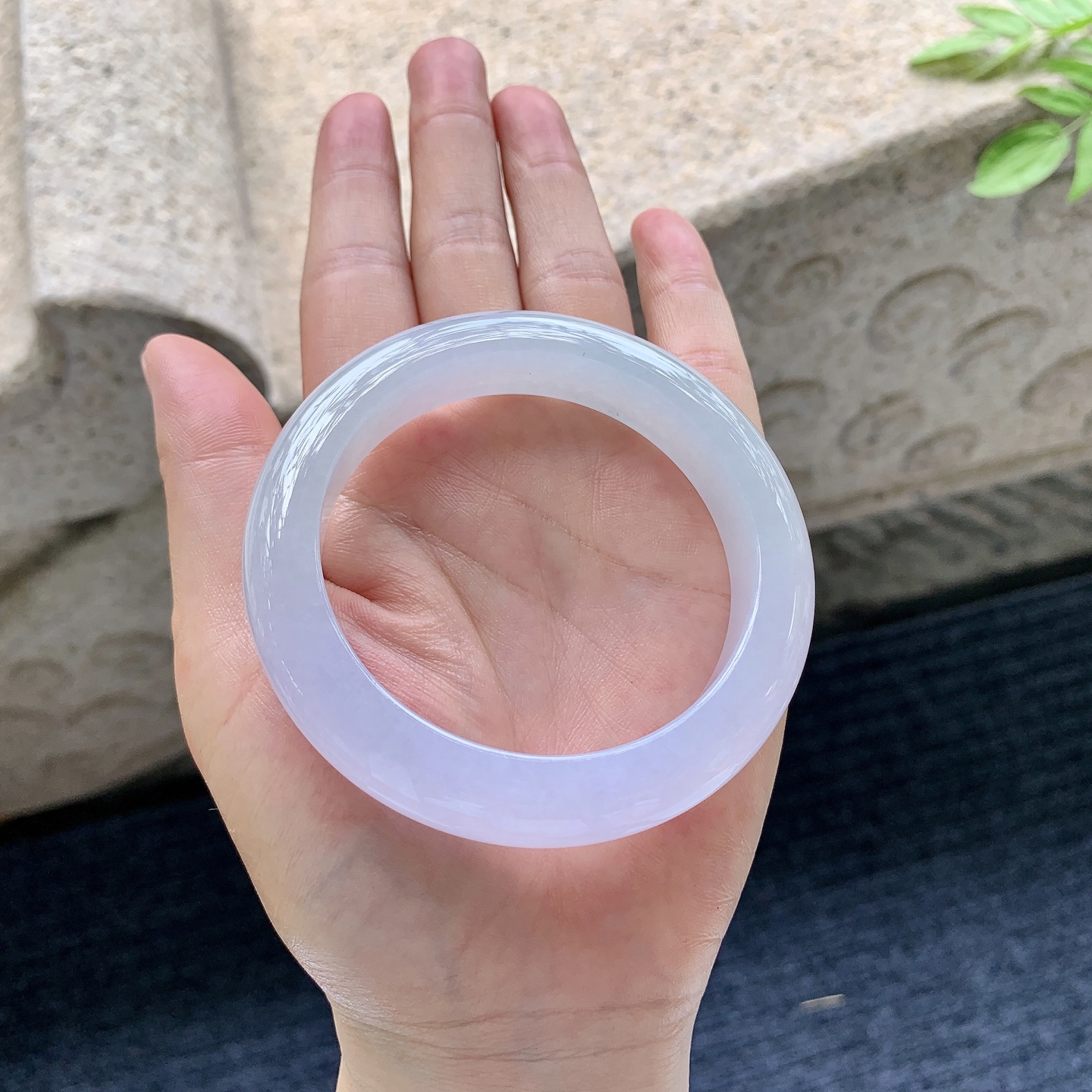 正圈56 57，圈口56.3/12.3/9.5，编码DJ081547，描述糯冰，水润，种老，细腻，打