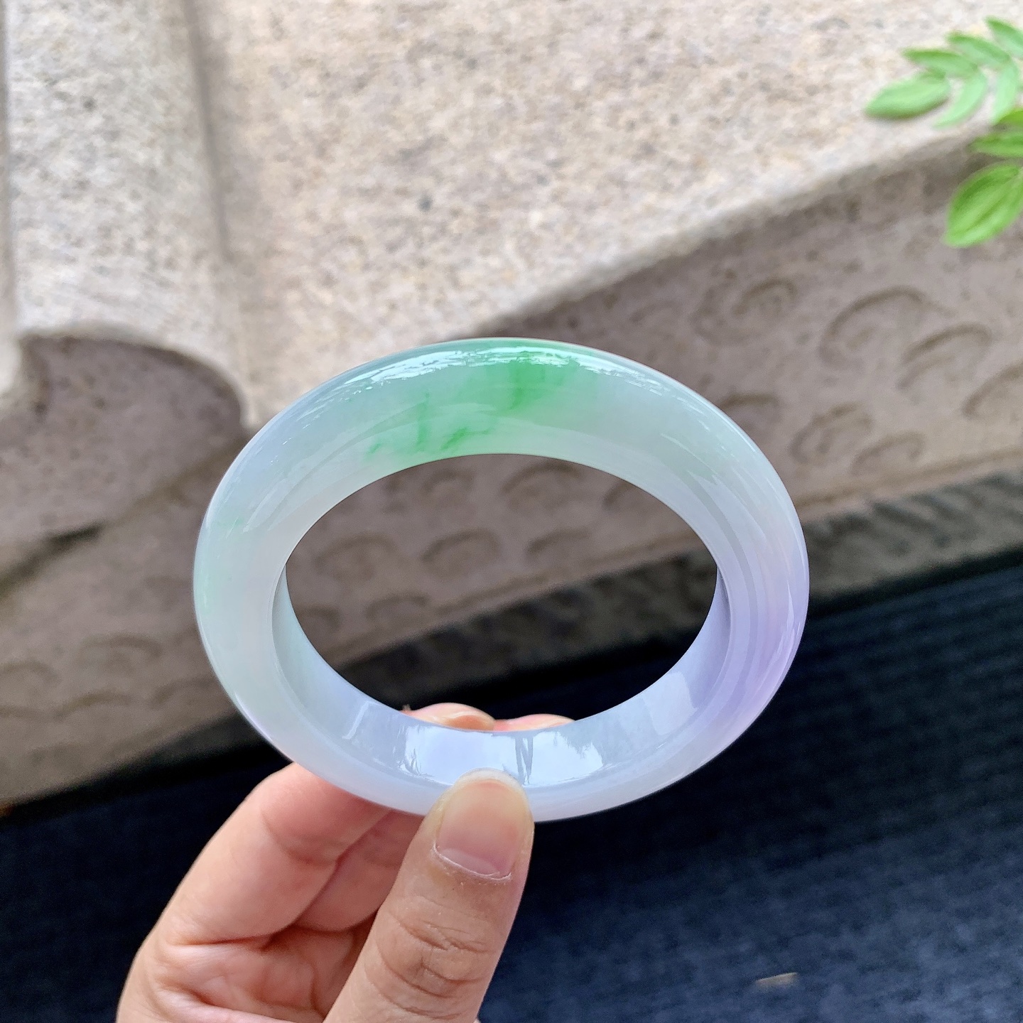正圈55 56，圈口56.3/12/10.4，编码G7081522，描述：冰糯春彩，水润，种老，细腻，无裂。