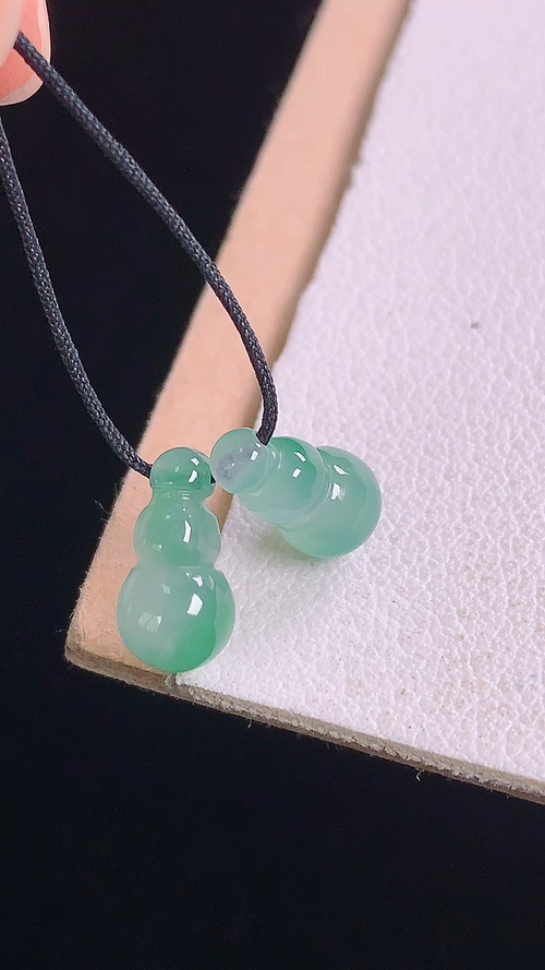 ️冰飘花葫芦，无裂，尺寸:9.9-5.1-5.0mm 13
