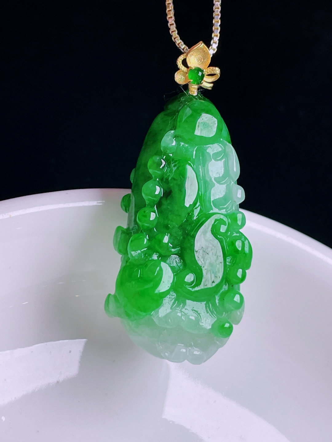 ️辣绿百财白菜，老种起光，细底通透，尺寸：39.7裸石33.4/18.7/12.4mm0814