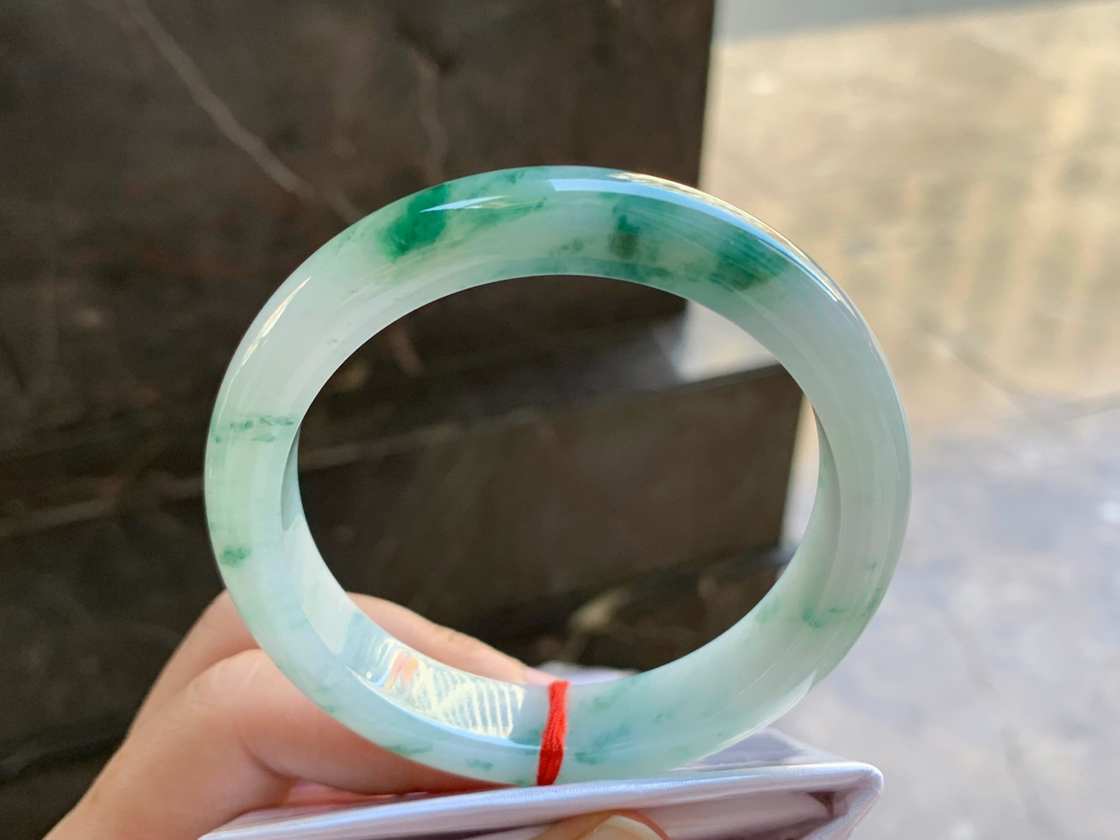 57.6-12.2-8.6
飘花手镯^_^玉质温润