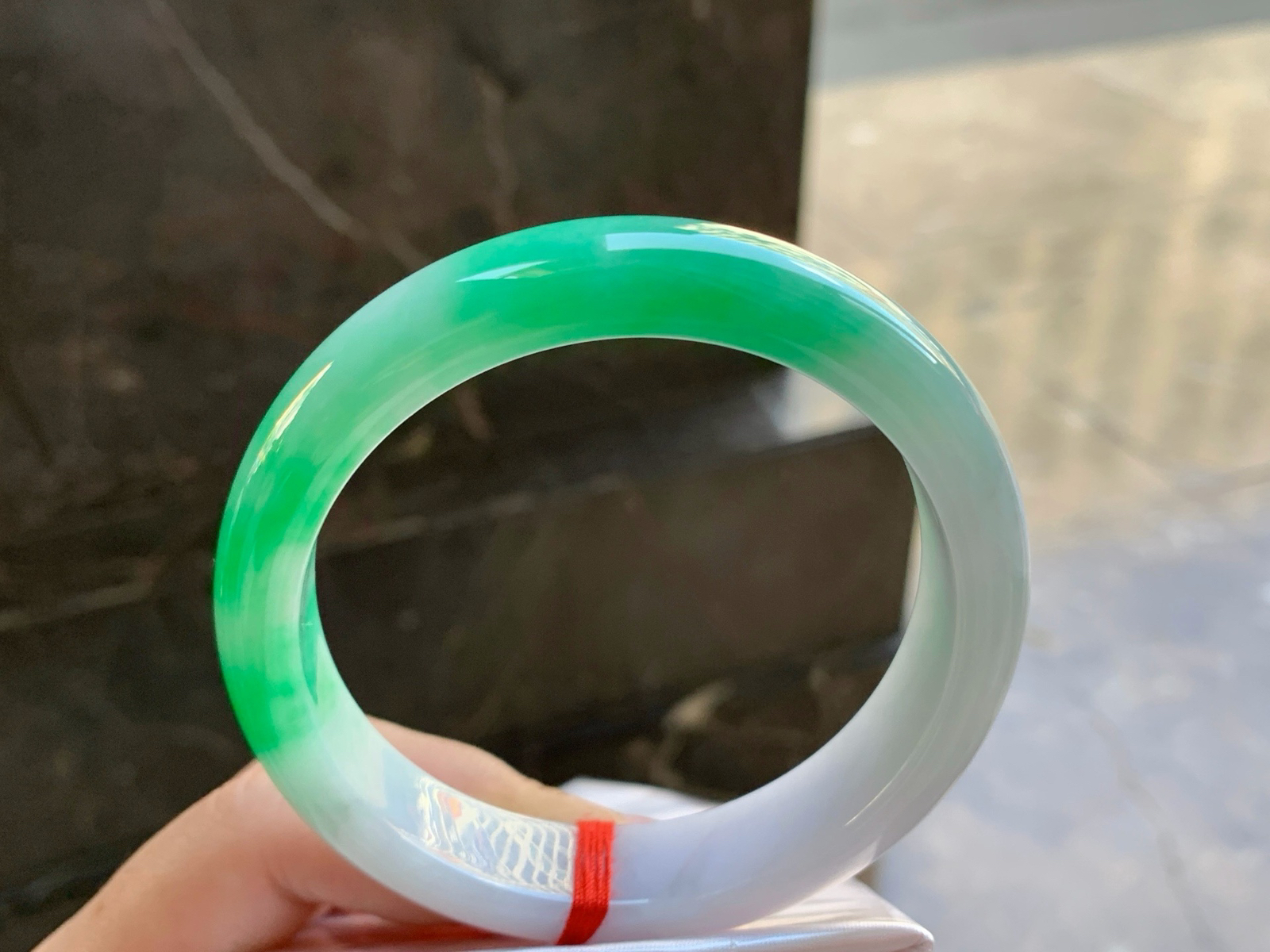 61.4-14.3-8.4
绿色大圈手镯^_^鲜艳 浓郁
