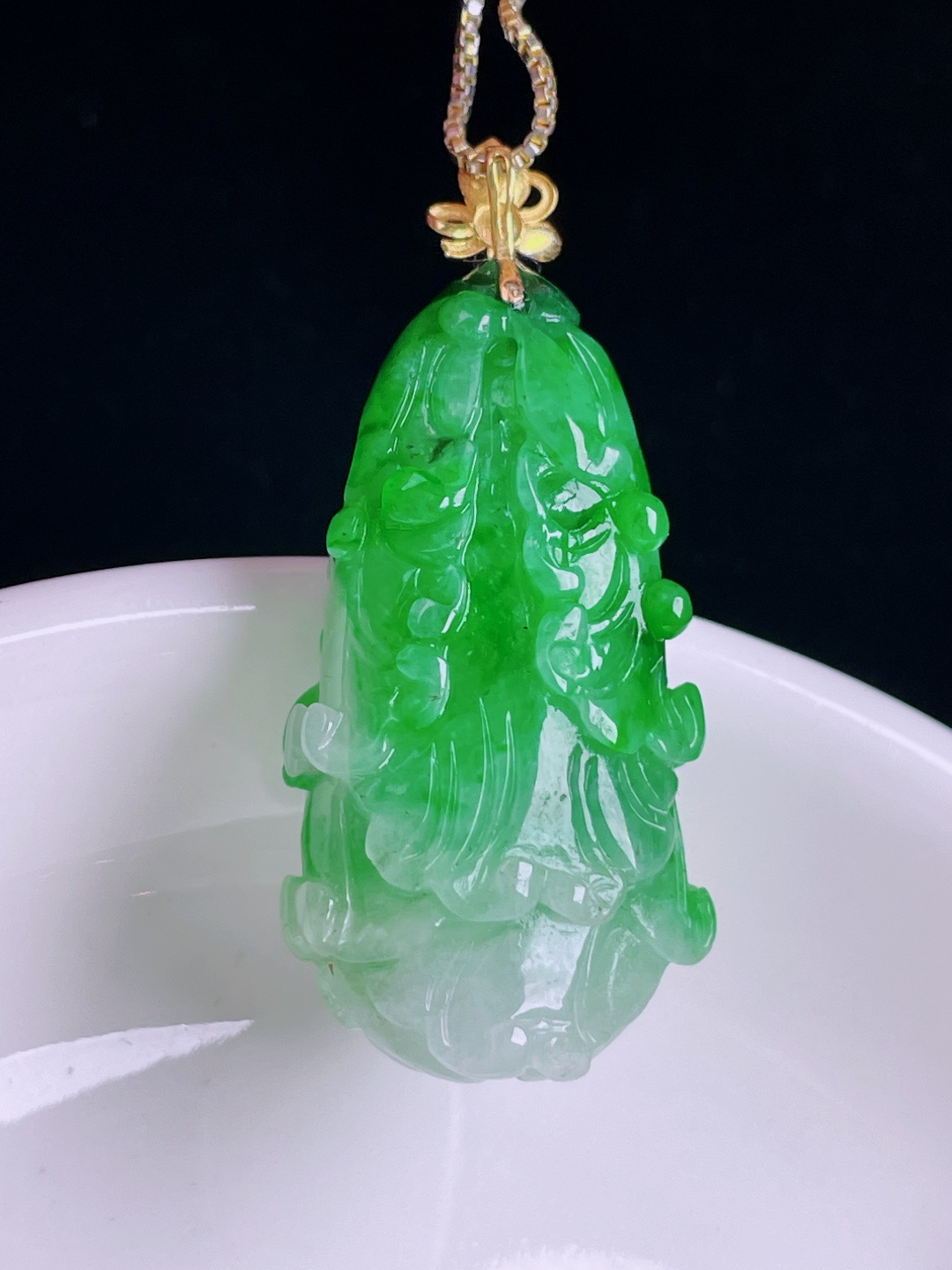 ️辣绿百财白菜，老种起光，细底通透，尺寸：39.7裸石33.4/18.7/12.4mm0814