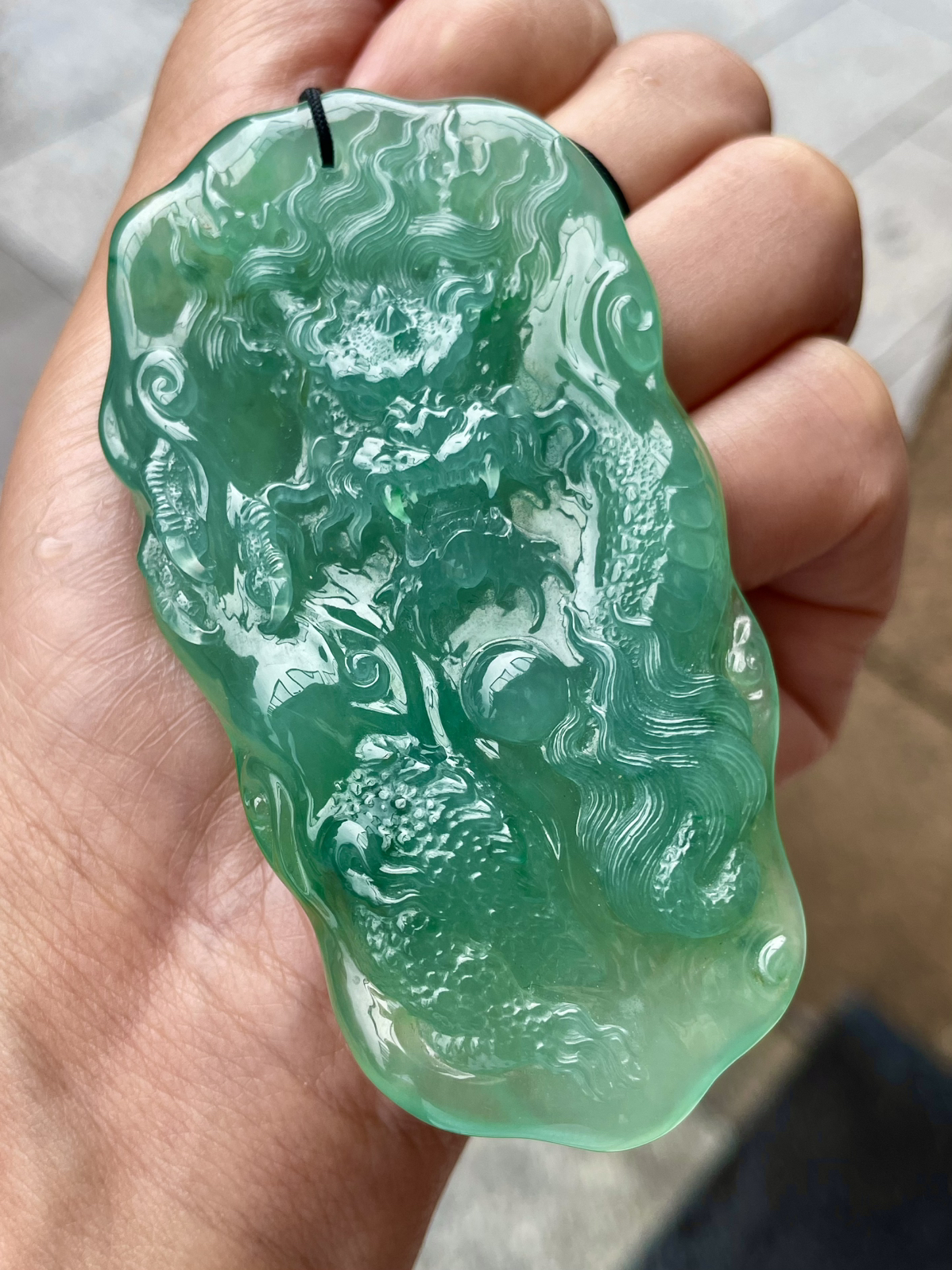 【冰种绿龙牌】冰润细腻，冰感好，质地很不错。雕工精细，佩戴效果好。