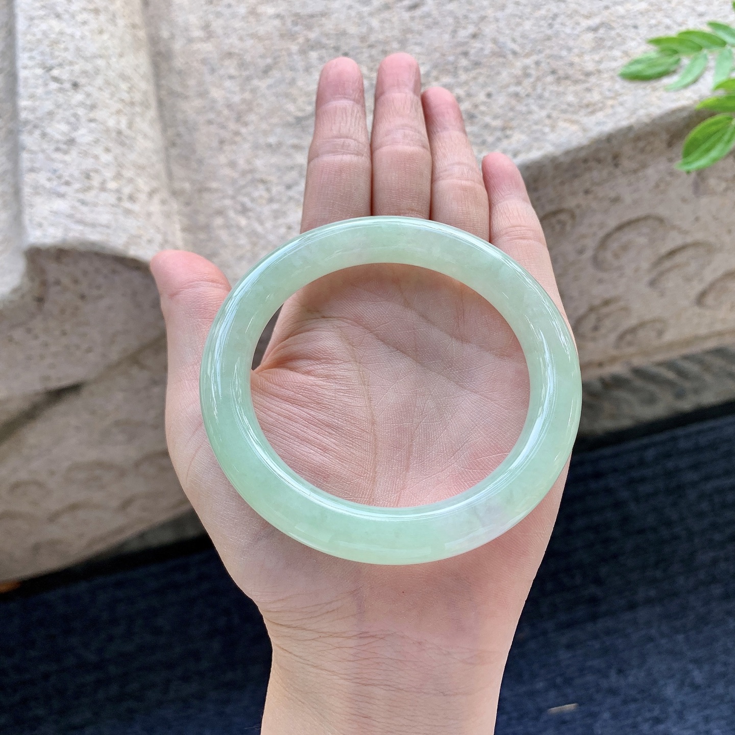 圆条58 59，【圈口】59/10.5/10.2，【编码】WW081550，【描述】果绿，水润，种老，细腻，打灯有棉线