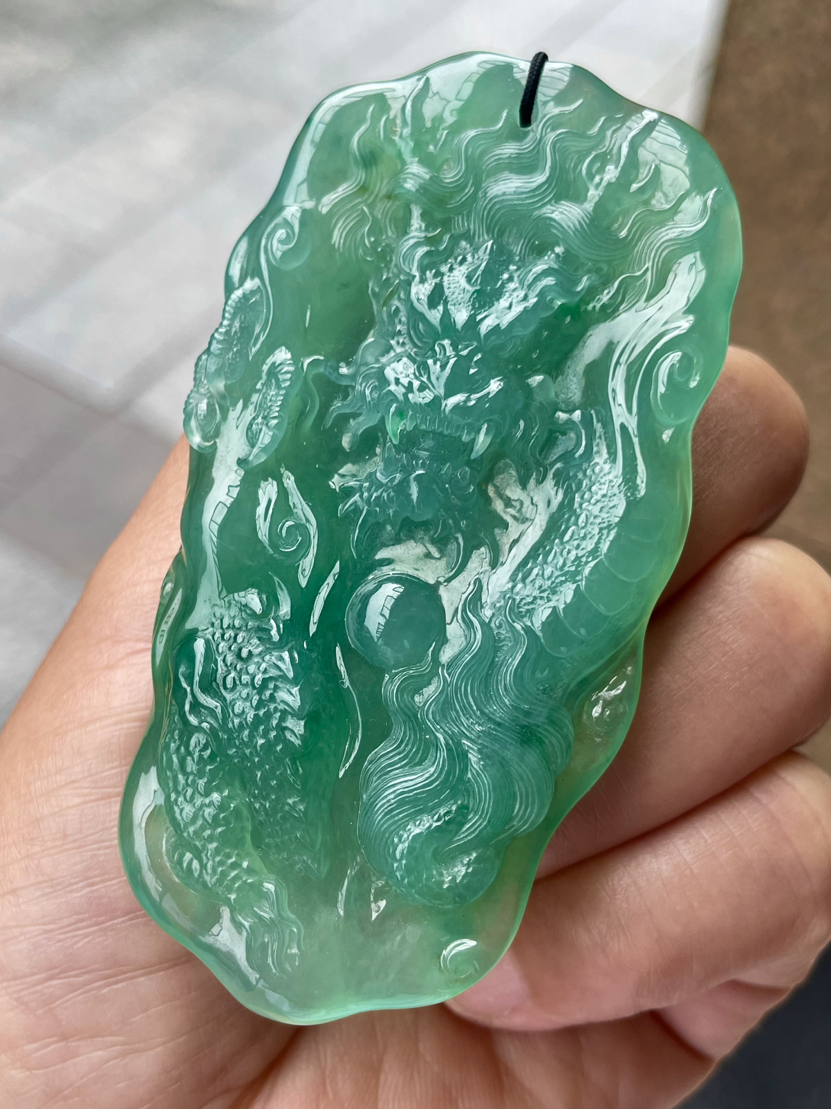 【冰种绿龙牌】冰润细腻，冰感好，质地很不错。雕工精细，佩戴效果好。